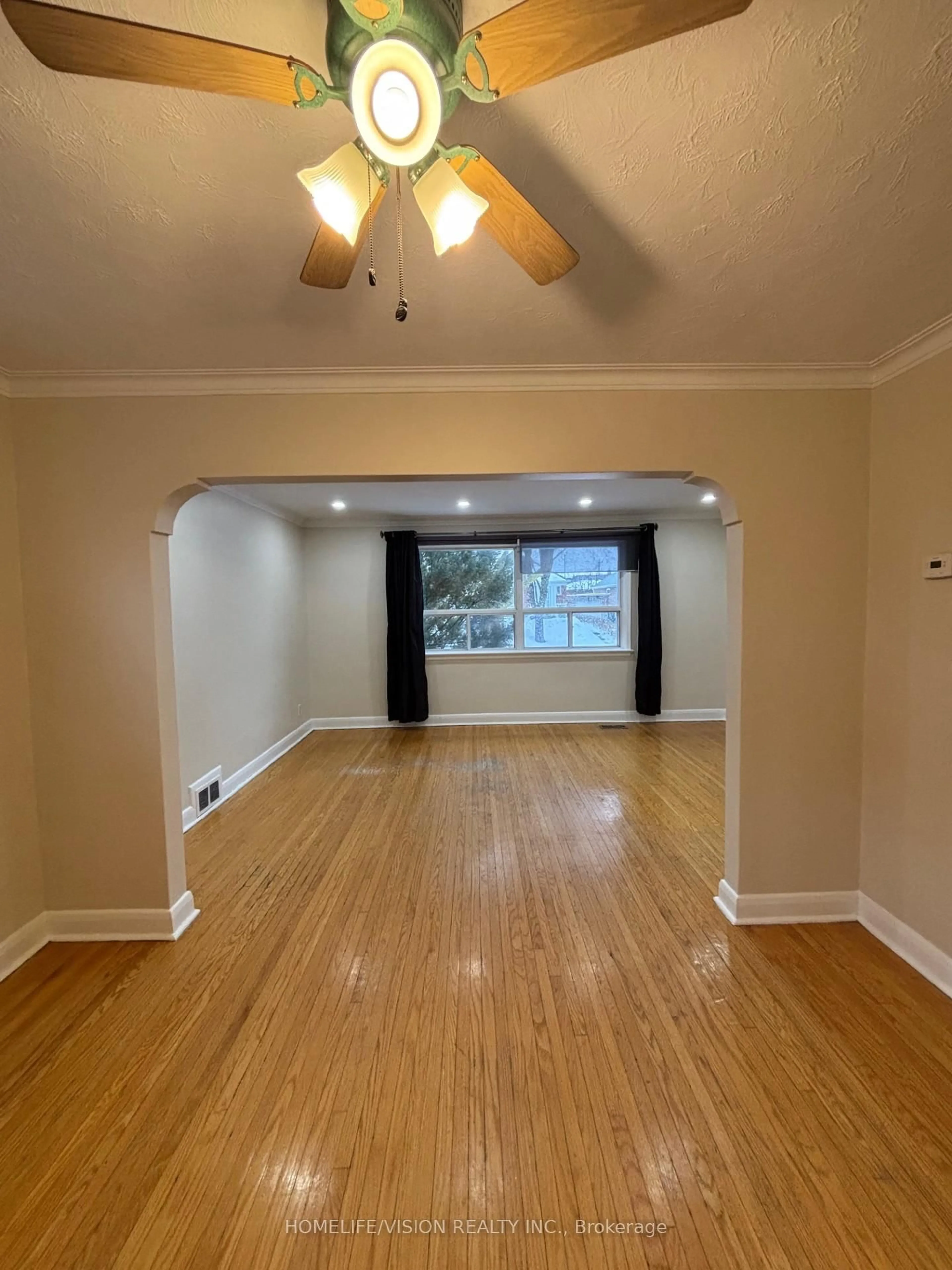 A pic of a room for 34 Inniswood Dr, Toronto Ontario M1R 1E5