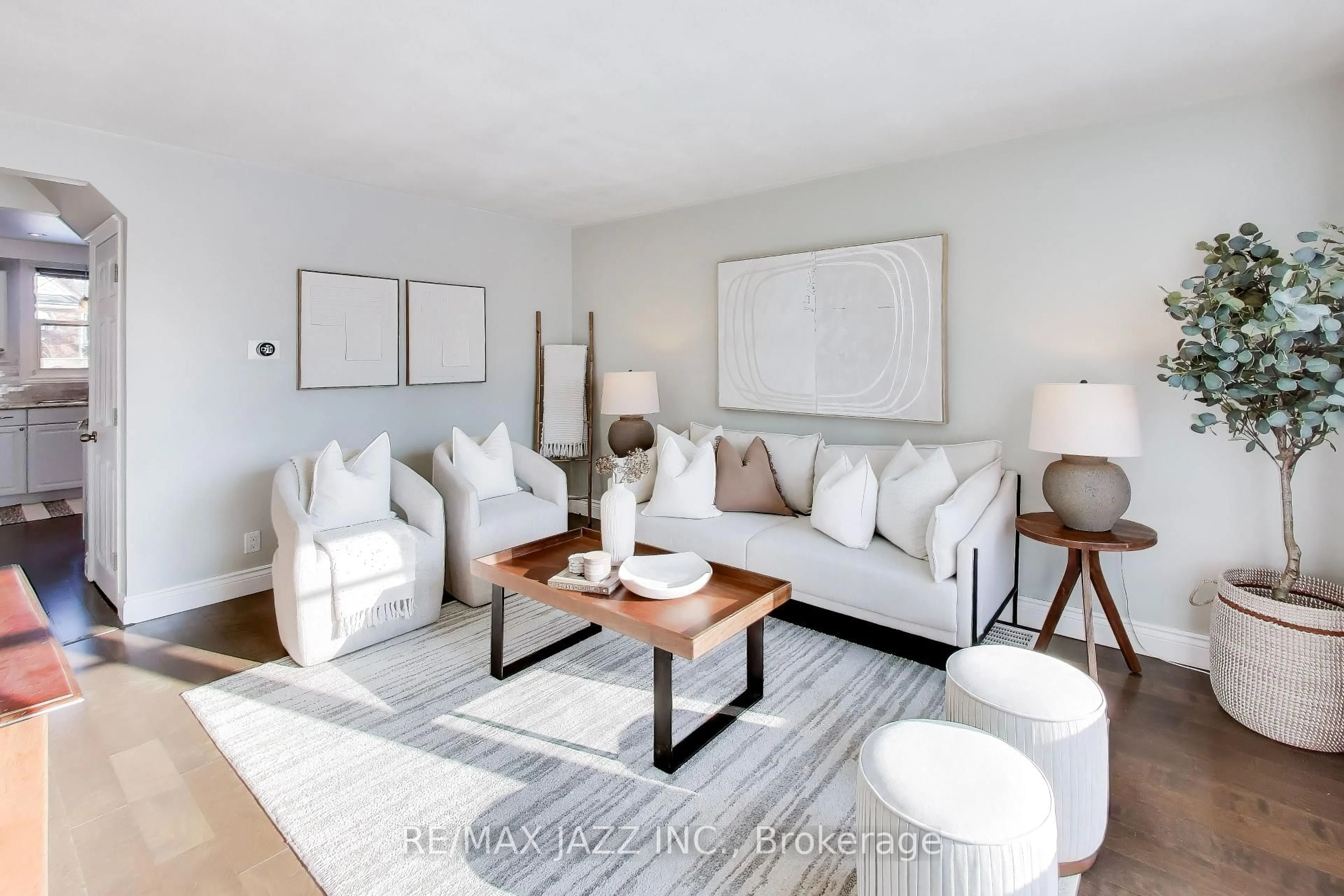 Living room with furniture, unknown for 699 Hortop St, Oshawa Ontario L1G 4N7