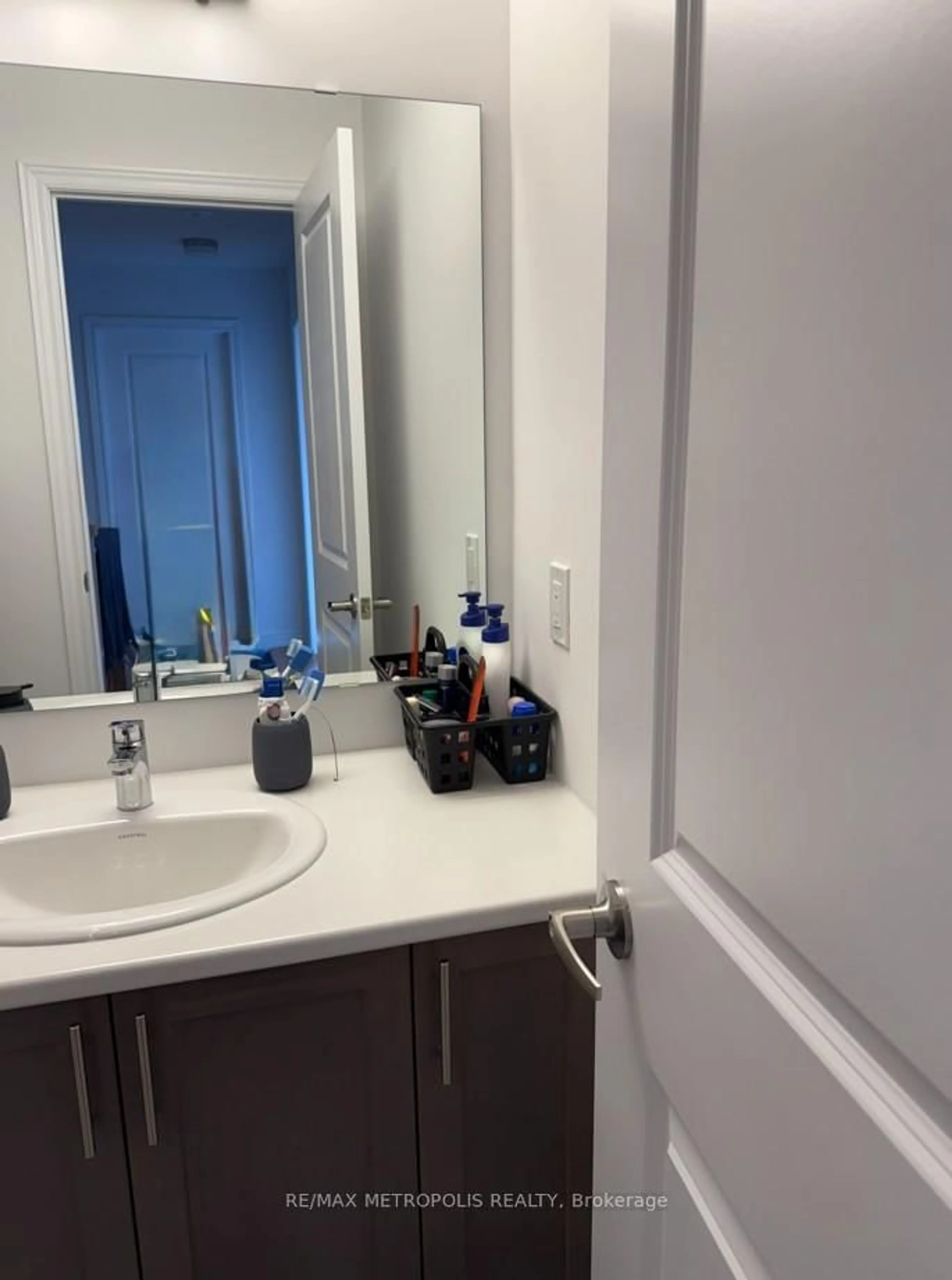 A pic of a room for 1097 Lockie Dr, Oshawa Ontario L1L 0R9