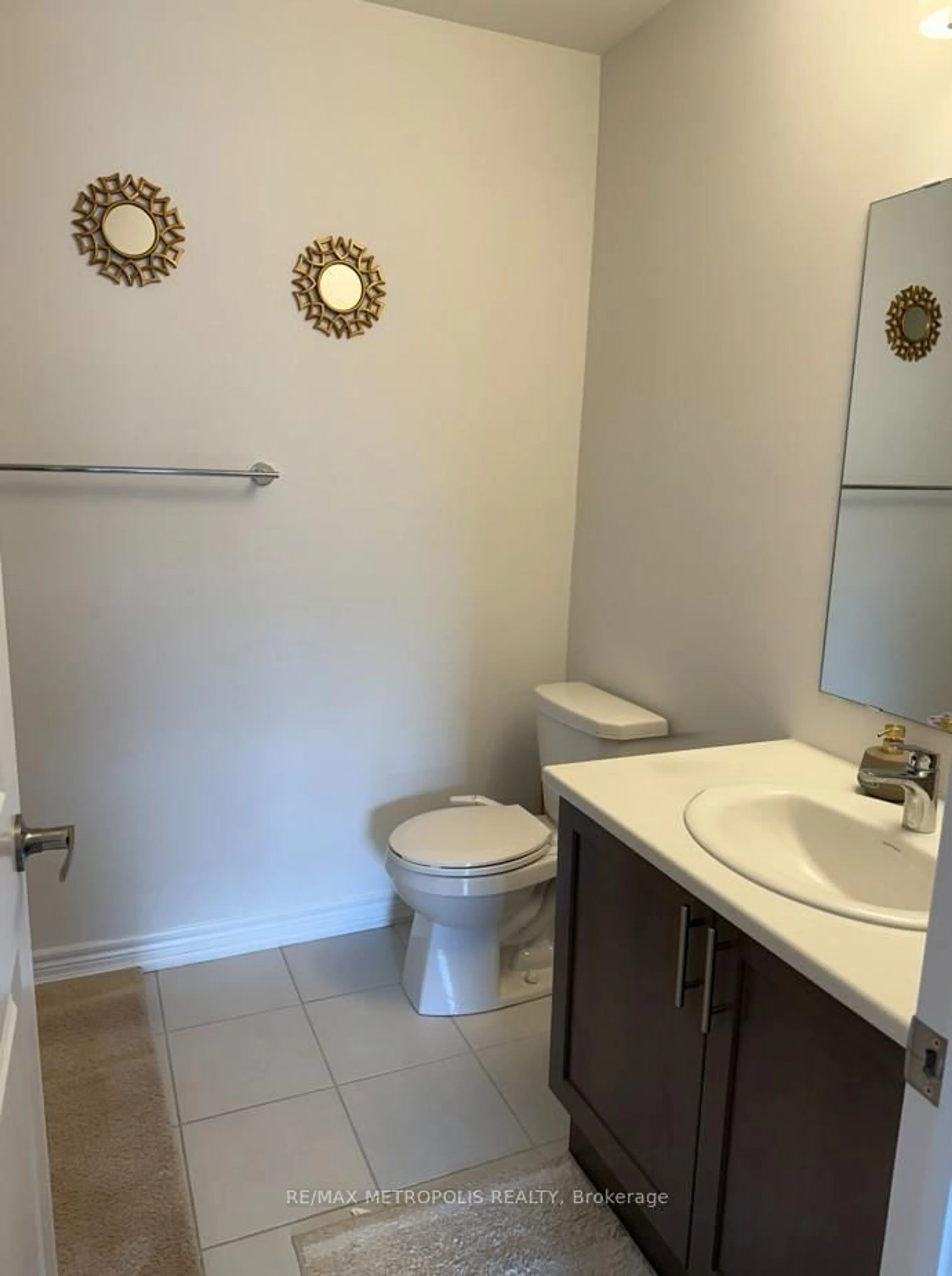 Standard bathroom, unknown for 1097 Lockie Dr, Oshawa Ontario L1L 0R9