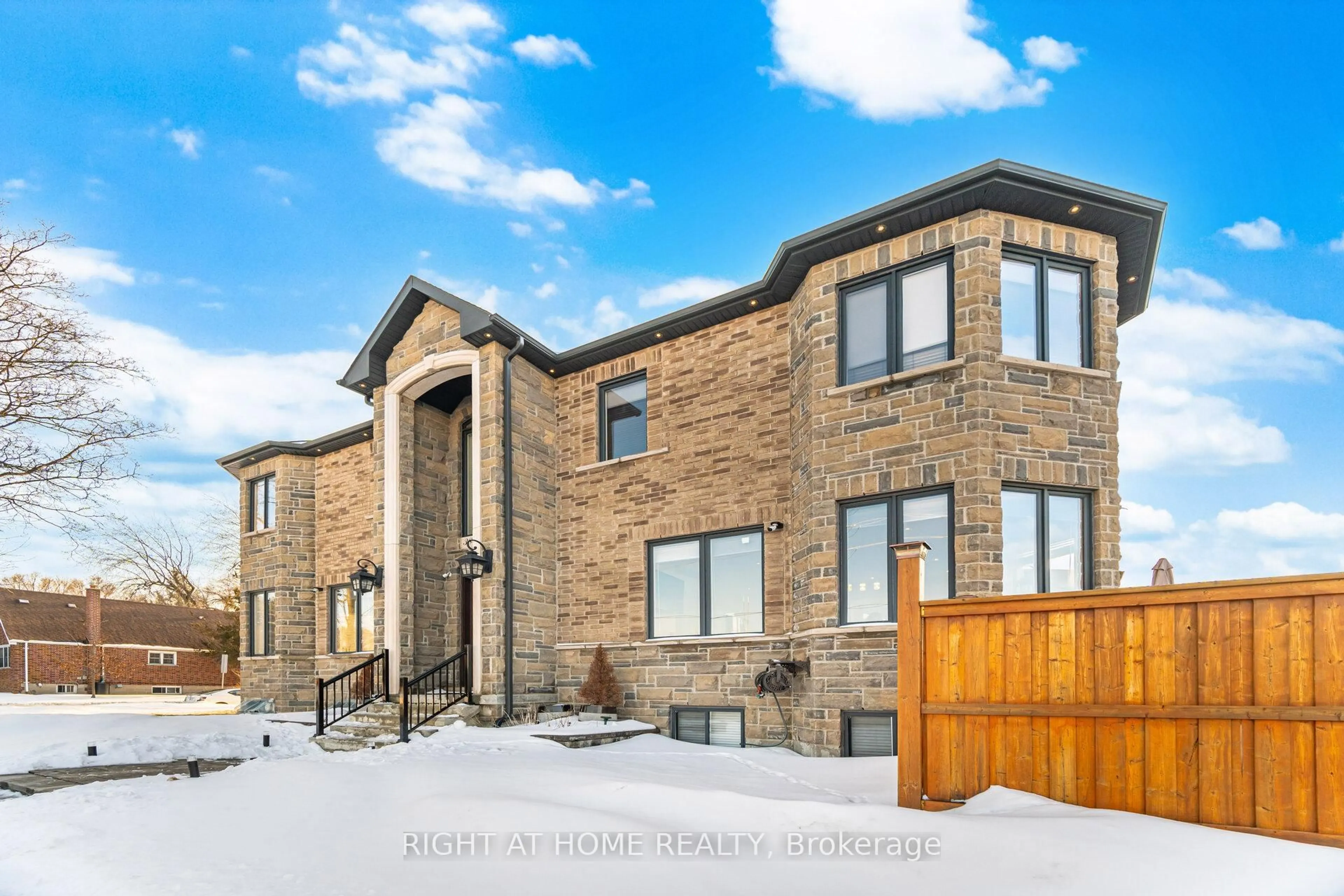 Home with brick exterior material, unknown for 386 Kennedy Rd, Toronto Ontario M1K 2A6