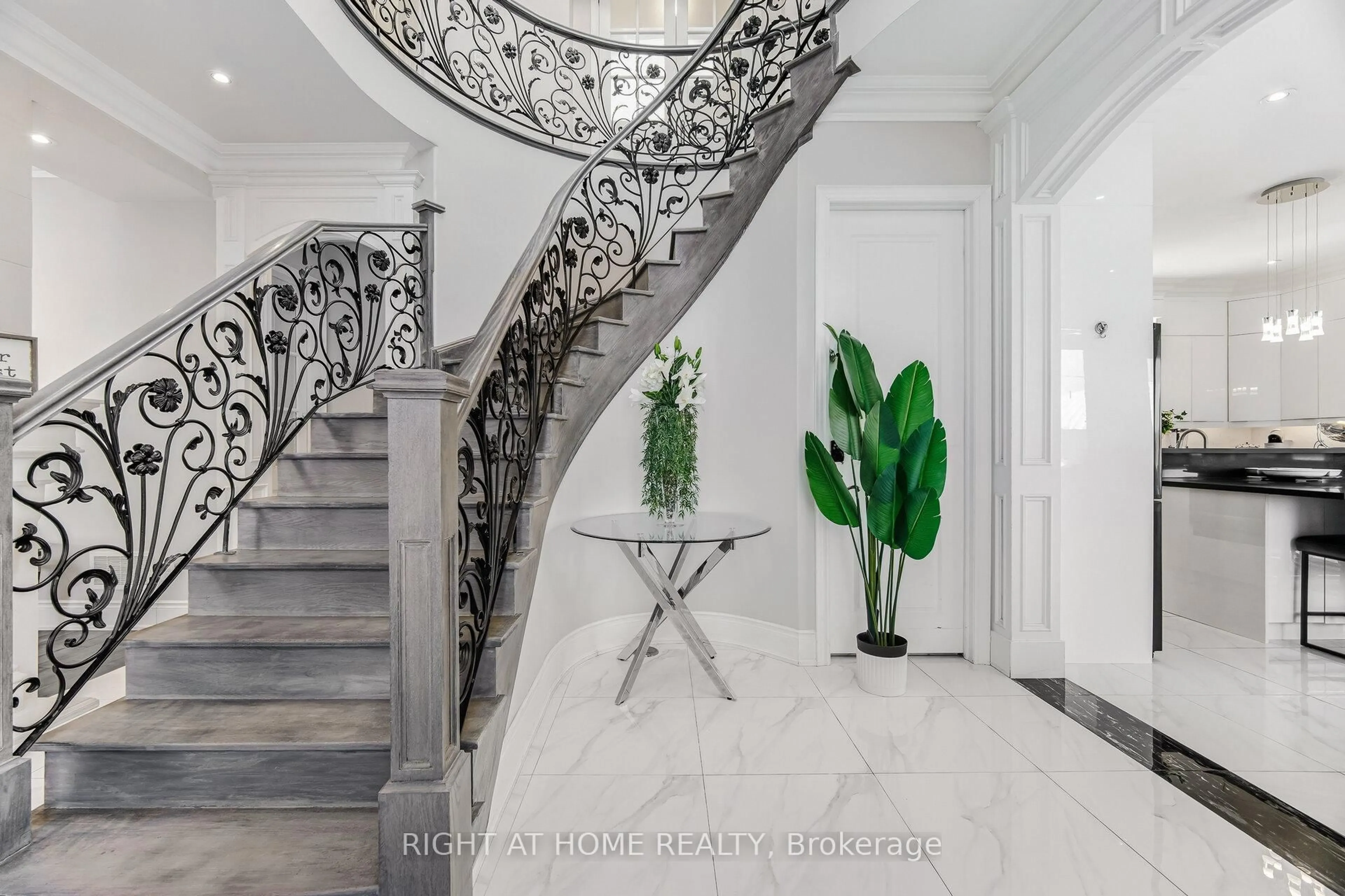 Unknown for 386 Kennedy Rd, Toronto Ontario M1K 2A6