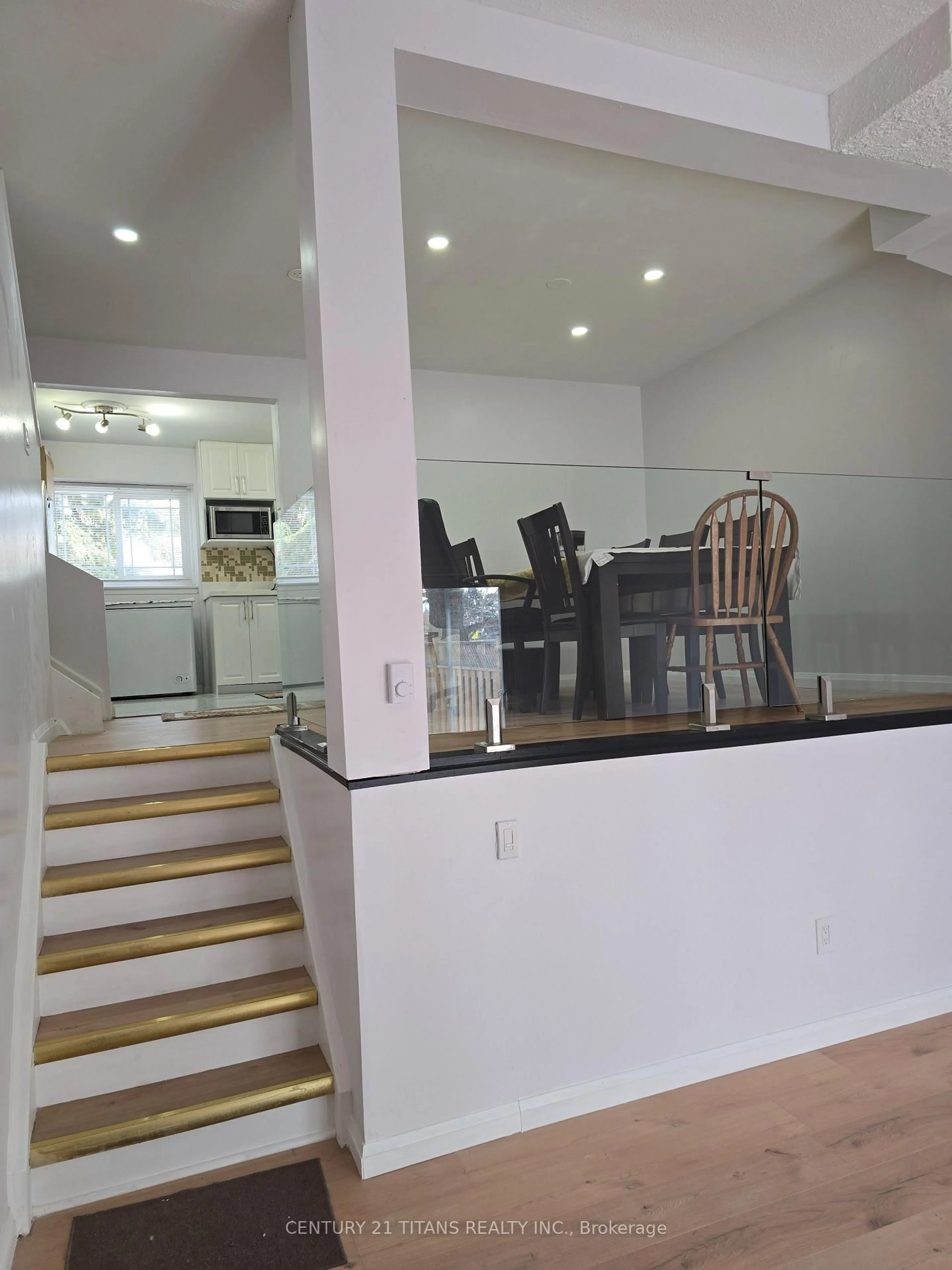 Indoor foyer for 141 Galloway Rd #1, Toronto Ontario M1E 4X4