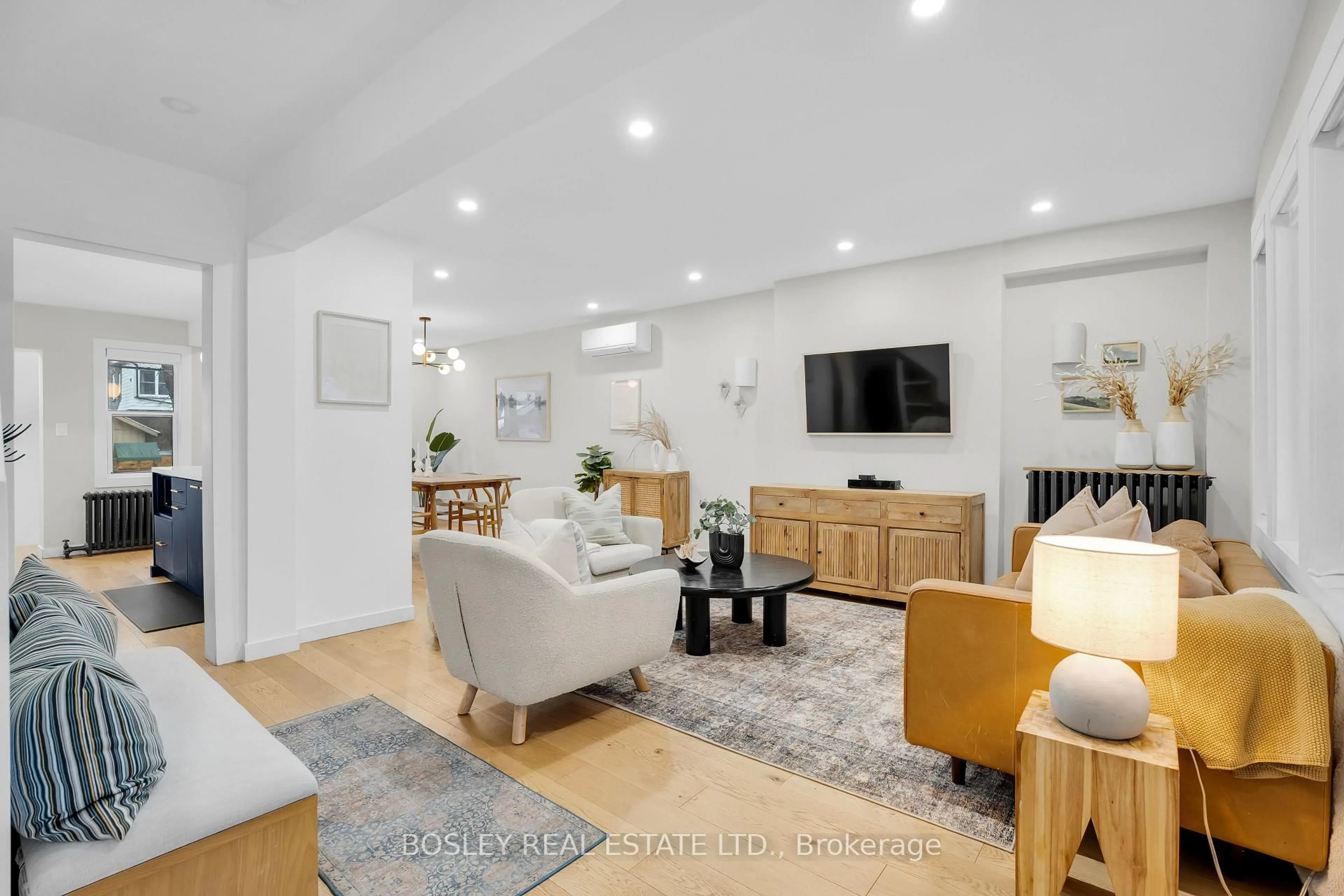 Living room with furniture, unknown for 13 Springdale Blvd, Toronto Ontario M4J 1W4