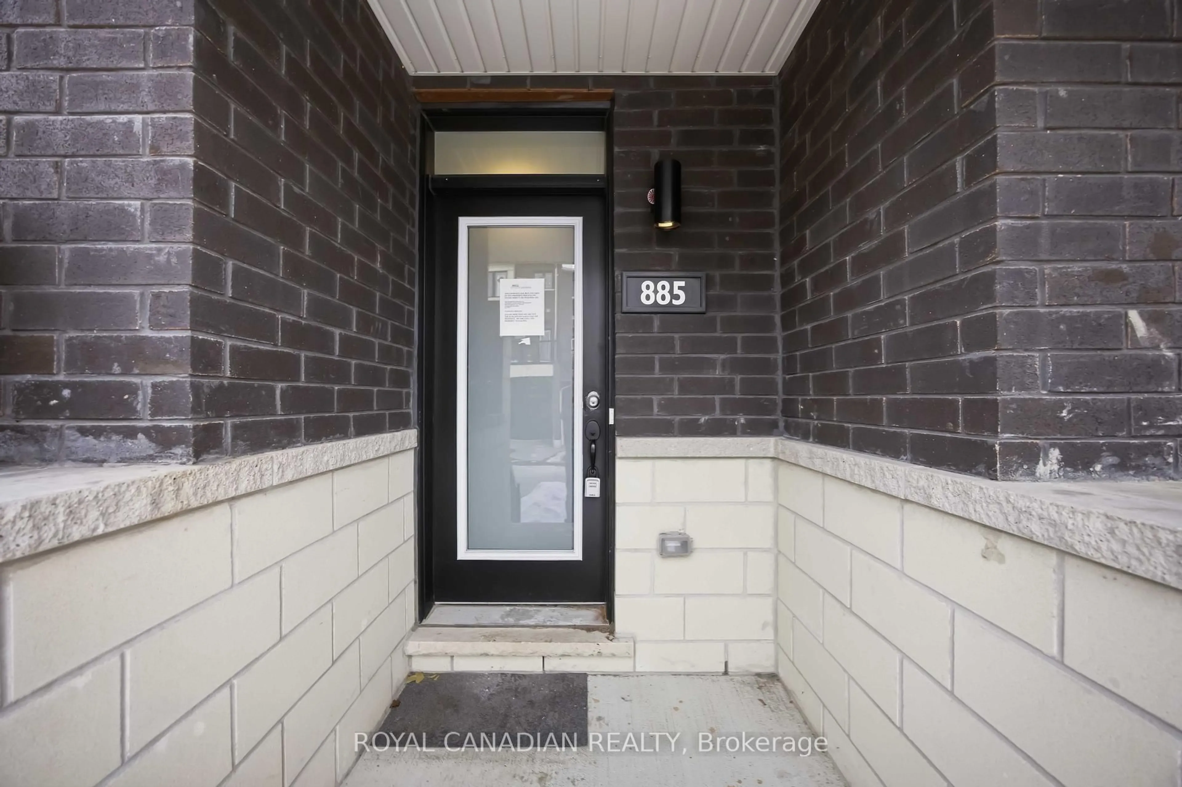 Indoor entryway for 885 Kicking Horse Path, Oshawa Ontario L1J 0B4