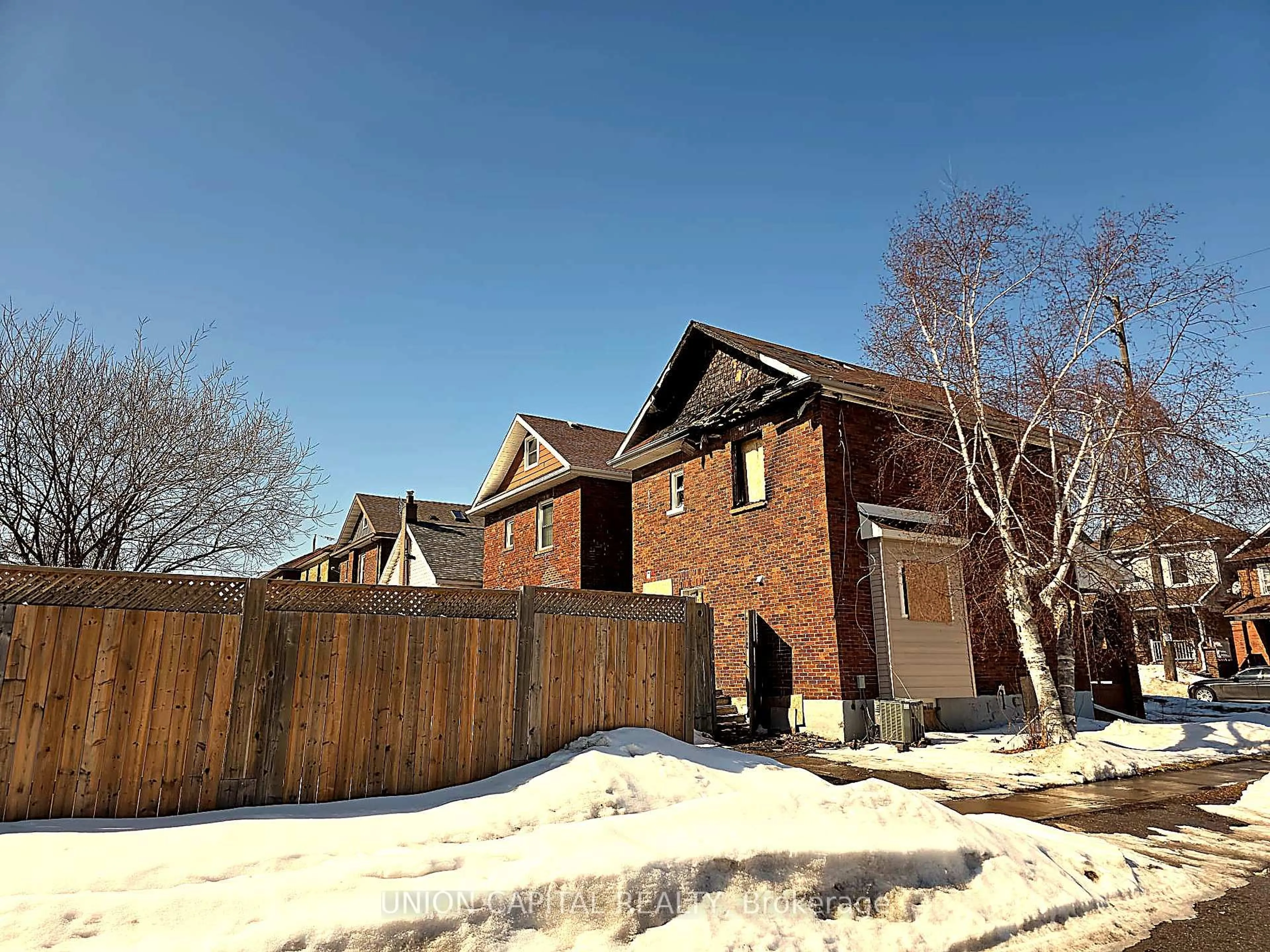 A pic from outside/outdoor area/front of a property/back of a property/a pic from drone, street for 241 Eulalie Ave, Oshawa Ontario L1H 2B3