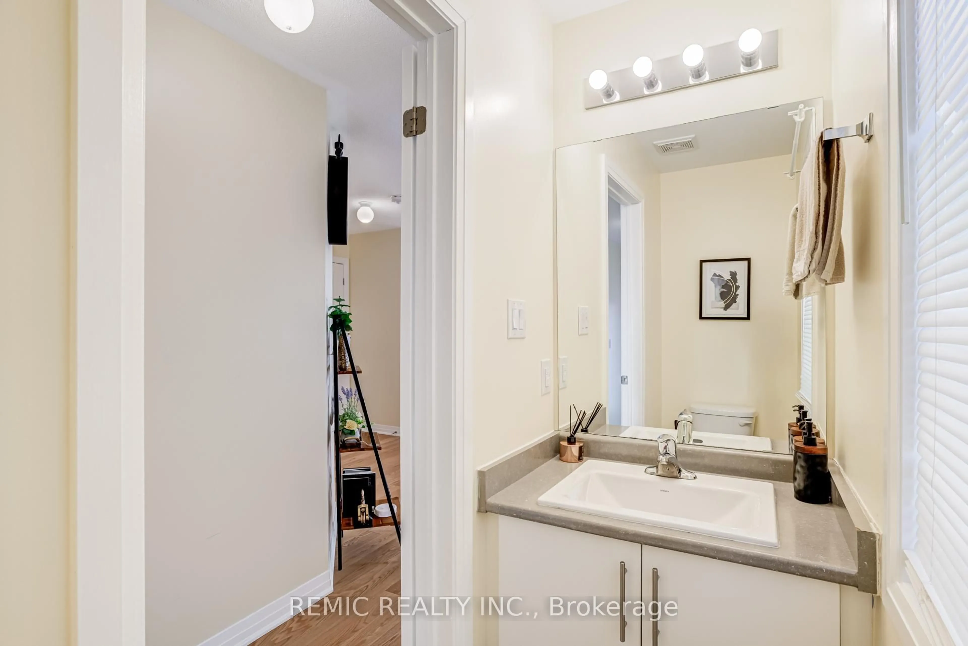 Standard bathroom, unknown for 36 Sailors Landing, Clarington Ontario L1C 7G4