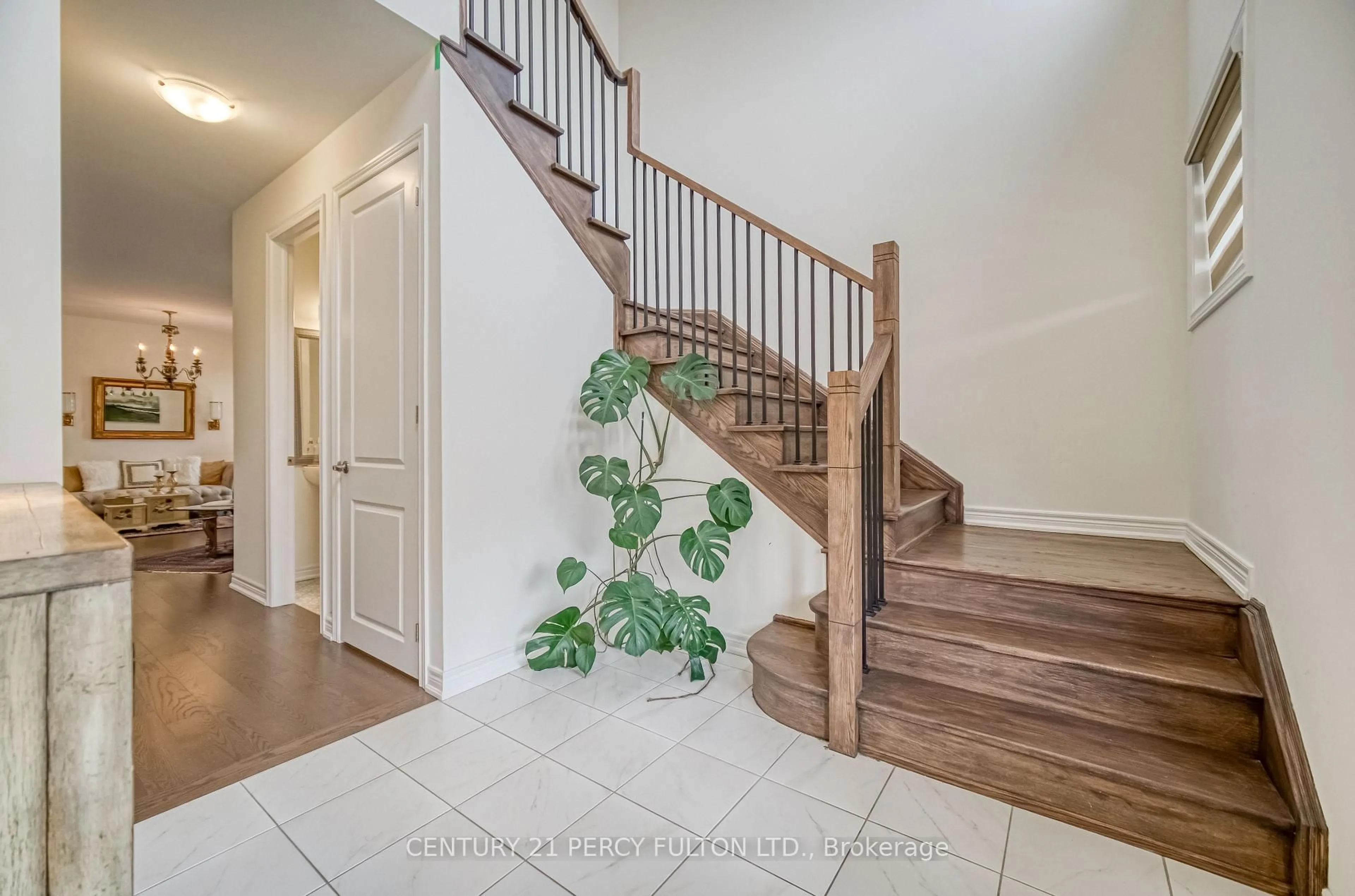 Indoor entryway for 13 Toulouse St, Whitby Ontario L1P 0J2