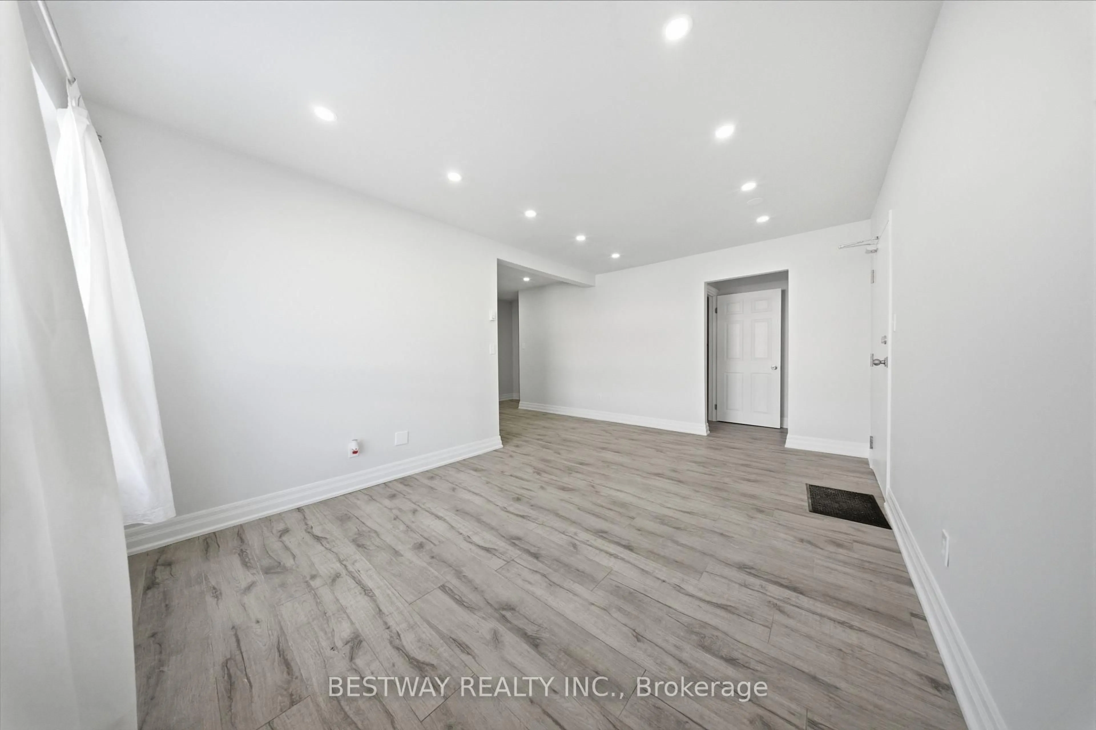 A pic of a room for 401 Wentworth St #36, Oshawa Ontario L1J 6J1