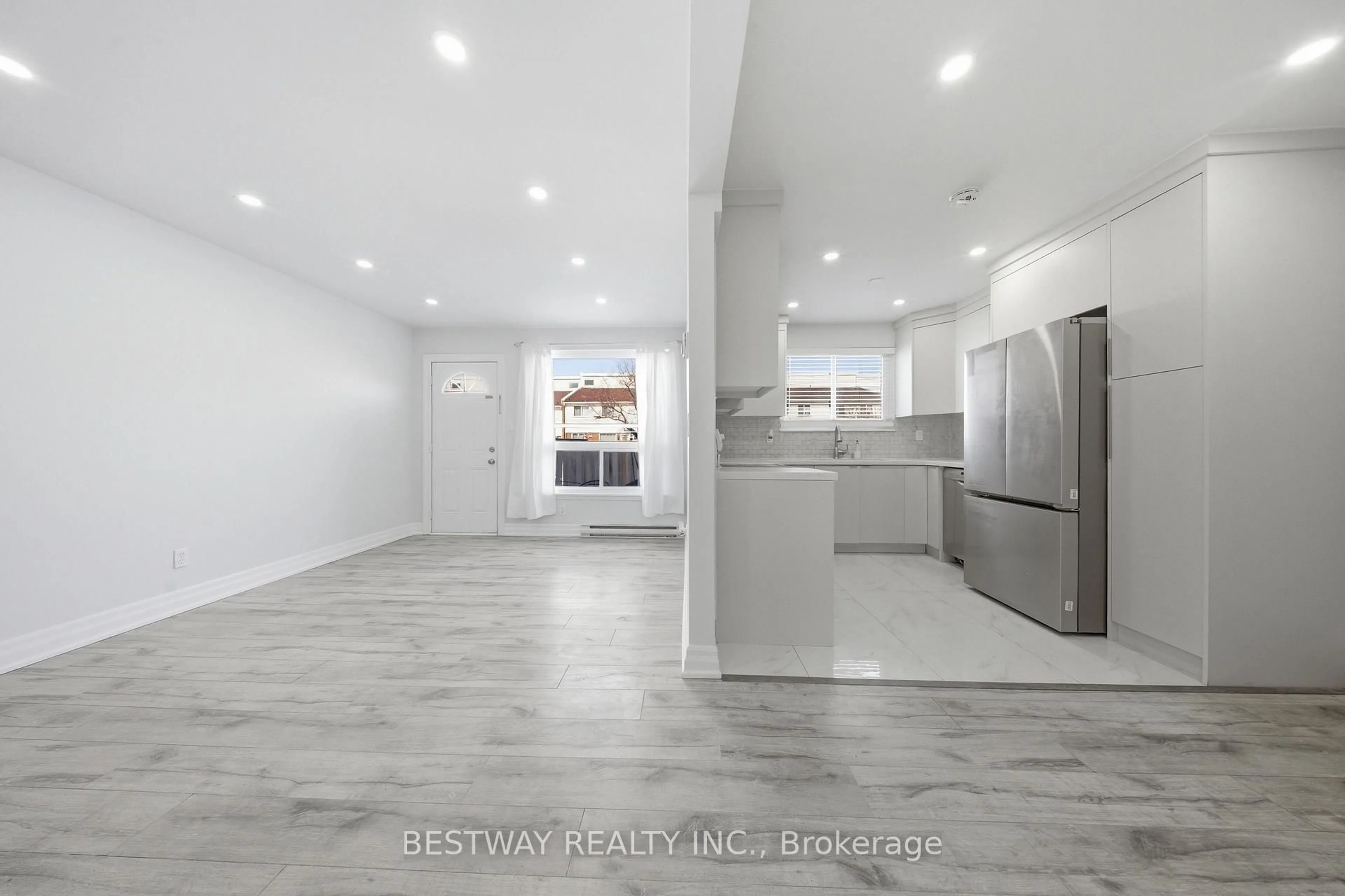 Open concept kitchen, ceramic/tile floor for 401 Wentworth St #36, Oshawa Ontario L1J 6J1