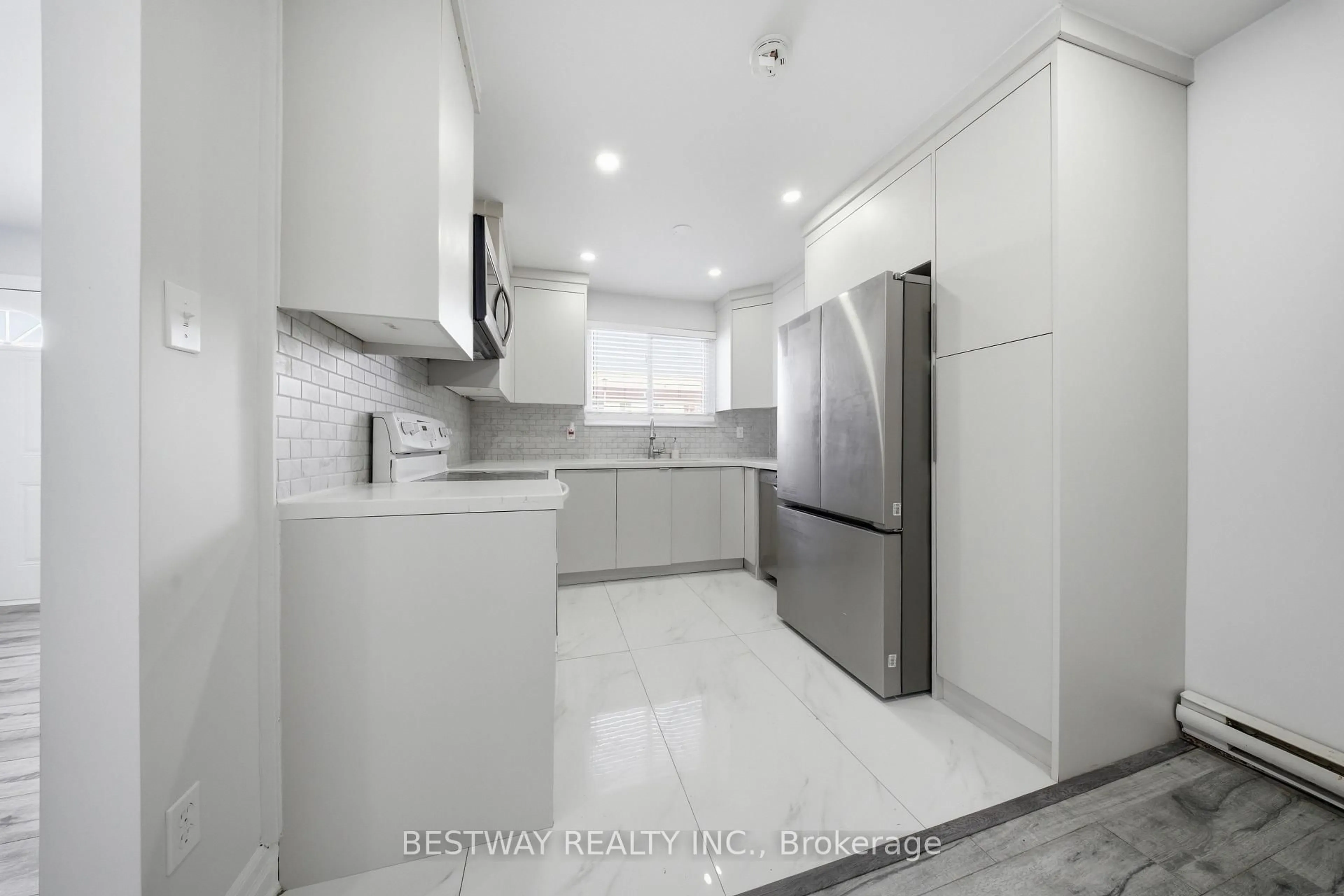 Standard kitchen, ceramic/tile floor for 401 Wentworth St #36, Oshawa Ontario L1J 6J1
