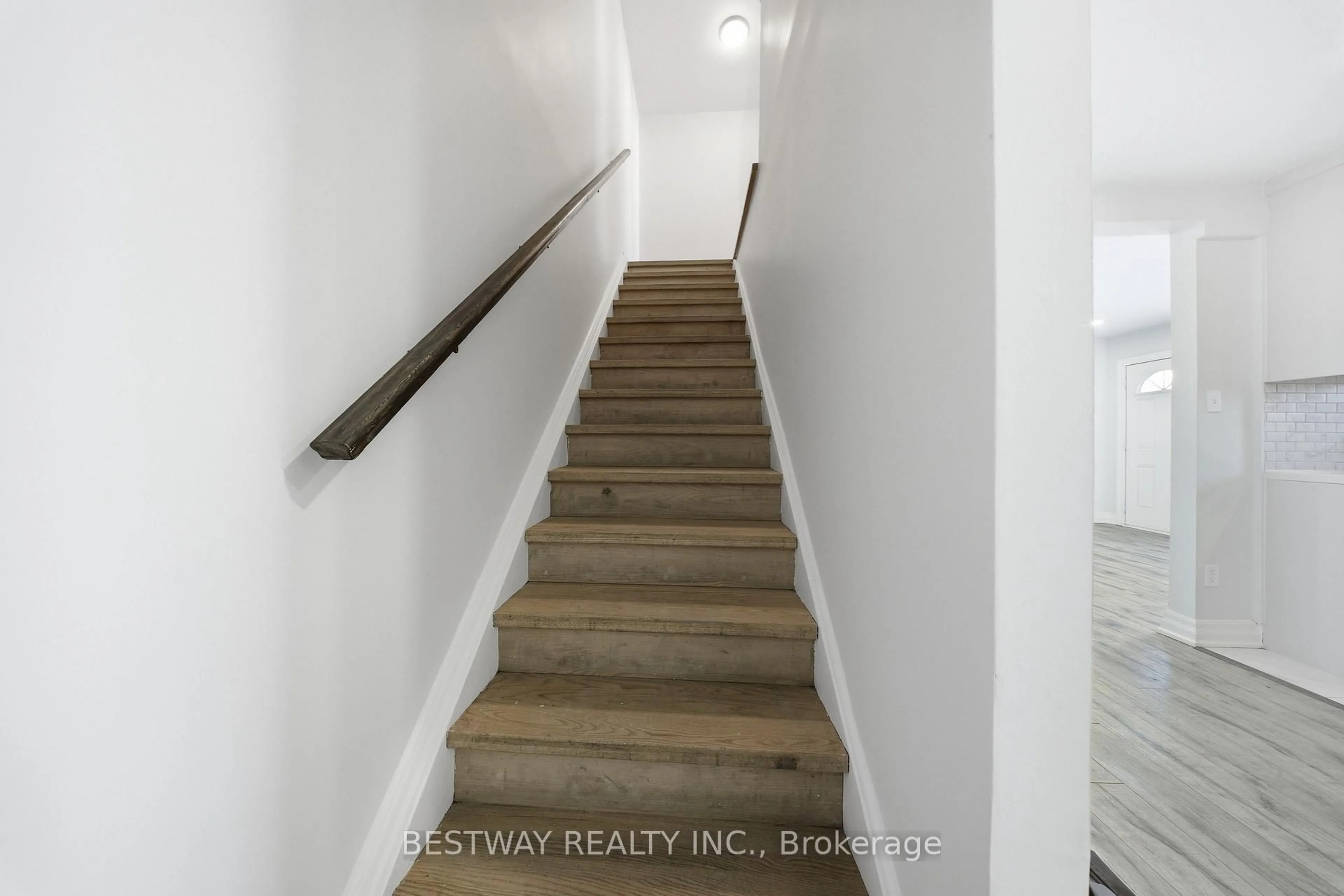 Stairs for 401 Wentworth St #36, Oshawa Ontario L1J 6J1