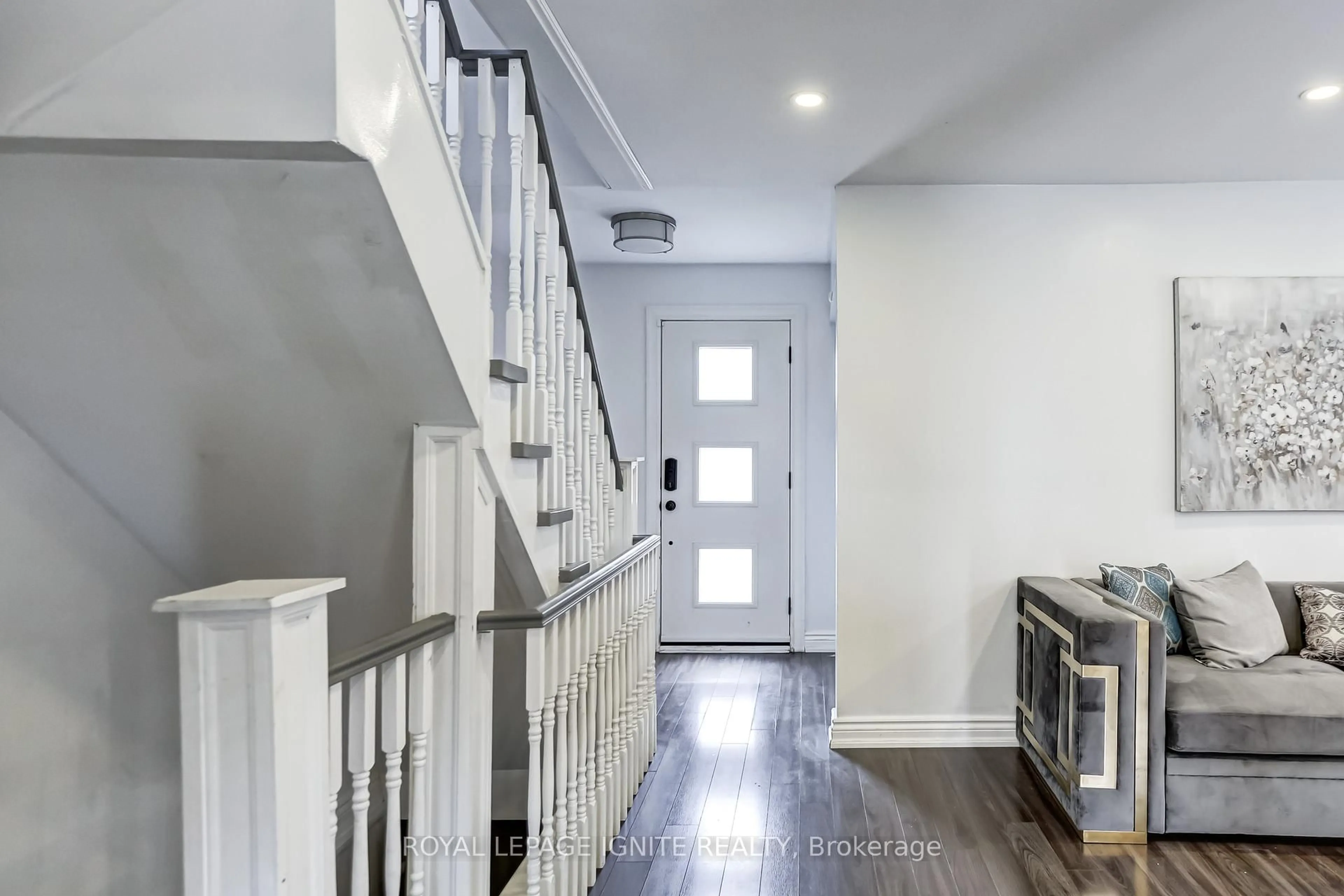 Indoor entryway for 172 Radford Dr, Ajax Ontario L1T 2C2