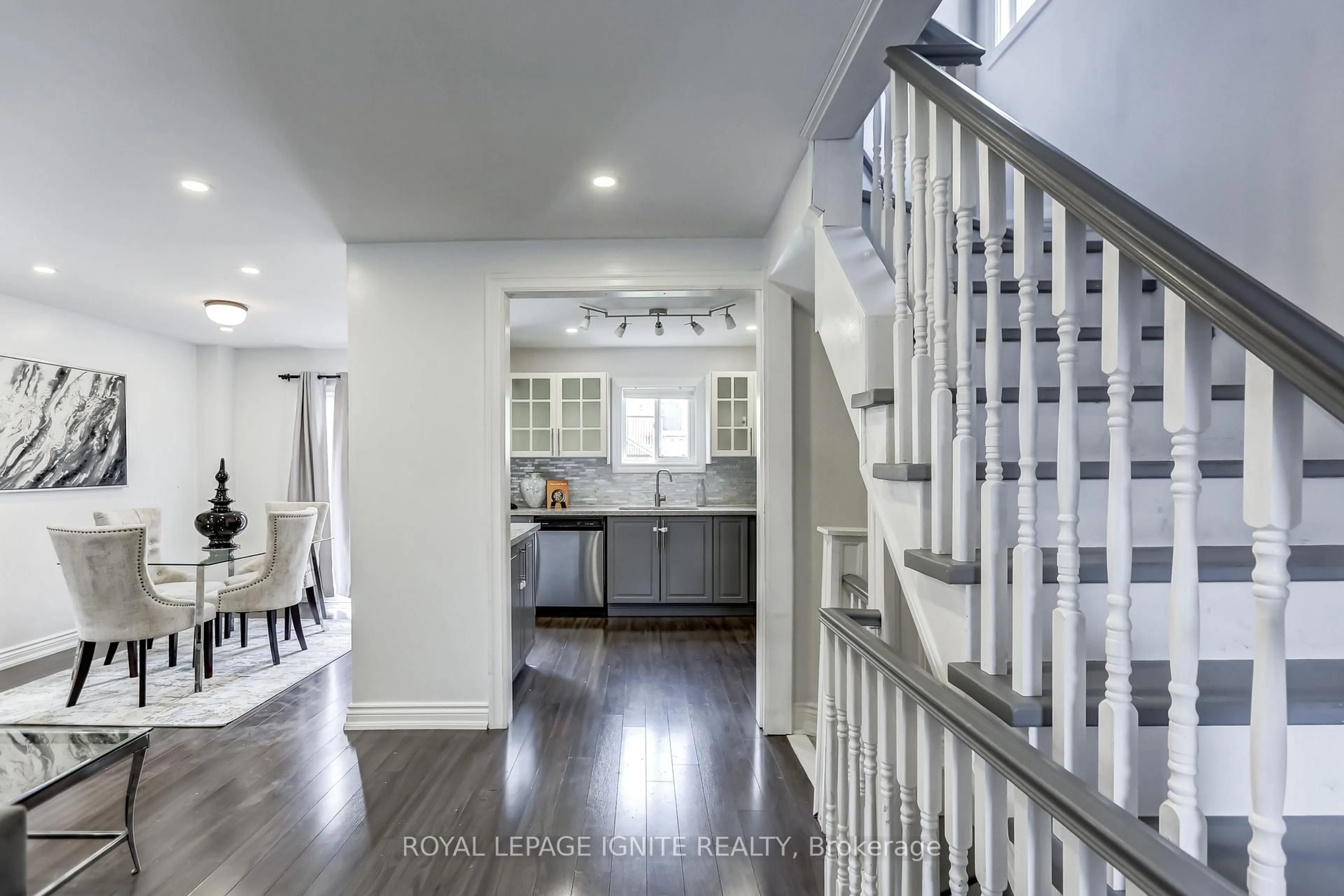 Indoor entryway for 172 Radford Dr, Ajax Ontario L1T 2C2