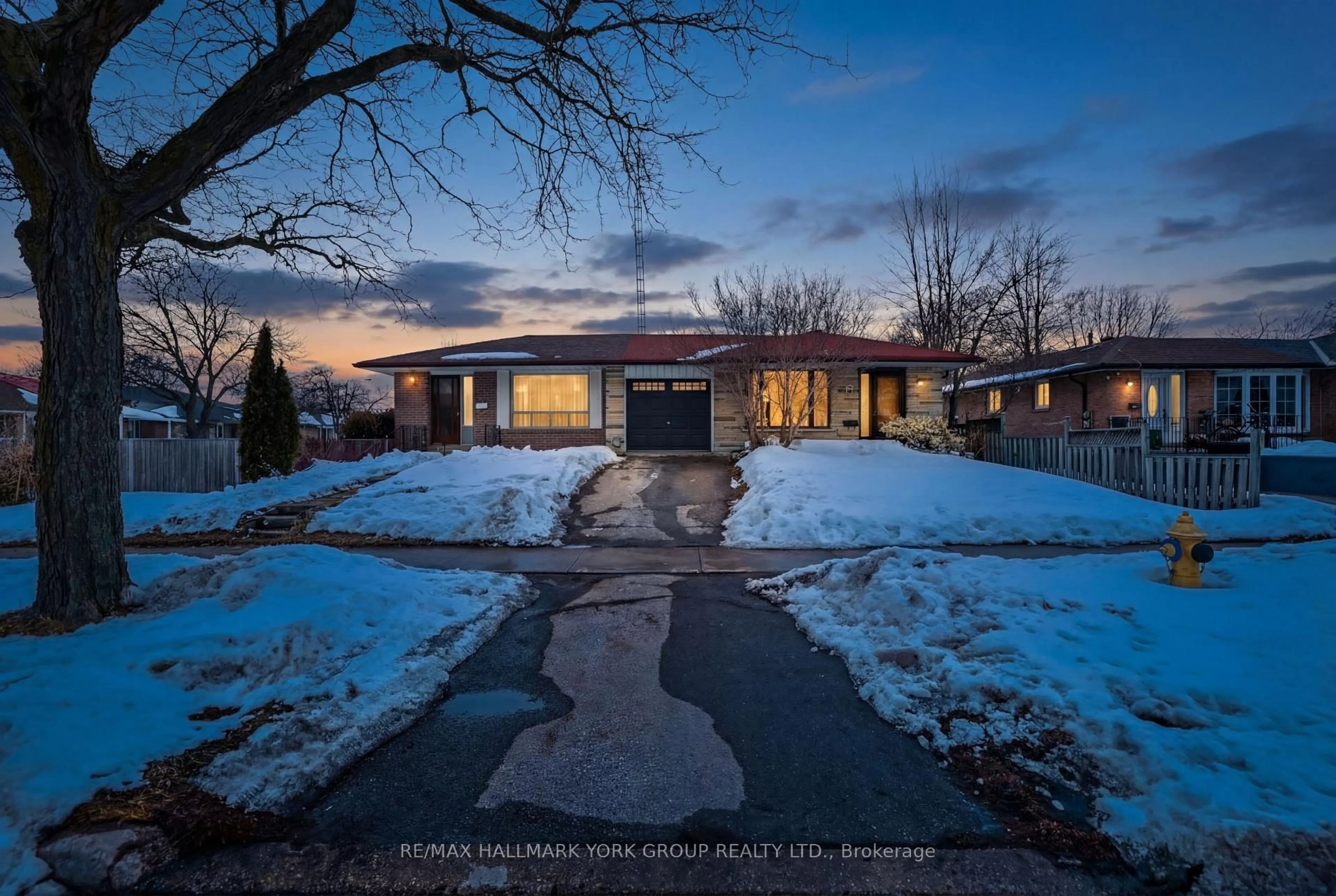 A pic from outside/outdoor area/front of a property/back of a property/a pic from drone, unknown for 510 Brimorton Dr, Toronto Ontario M1H 2G1