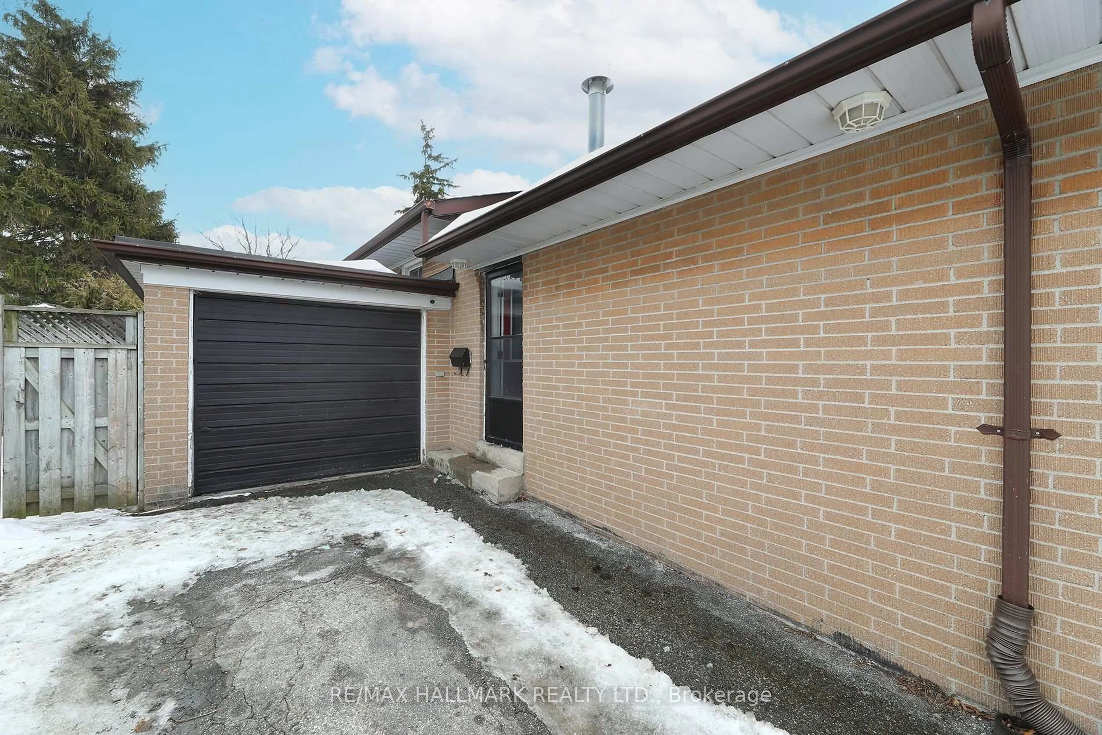 Home with brick exterior material, street for 27 Slan Ave, Toronto Ontario M1G 3B1
