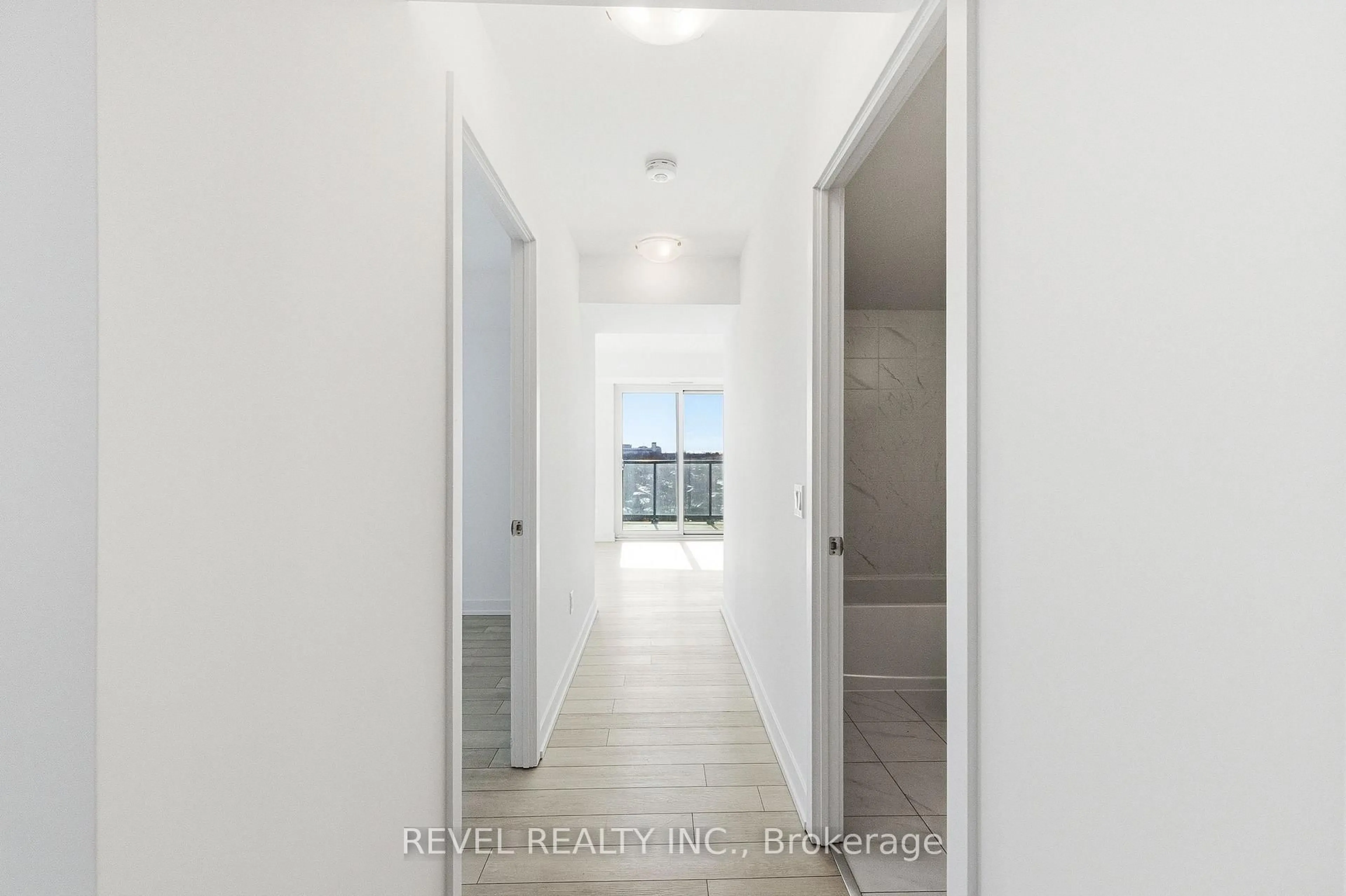 Indoor foyer for 1480 Bayly St #912, Pickering Ontario L1W 3R5