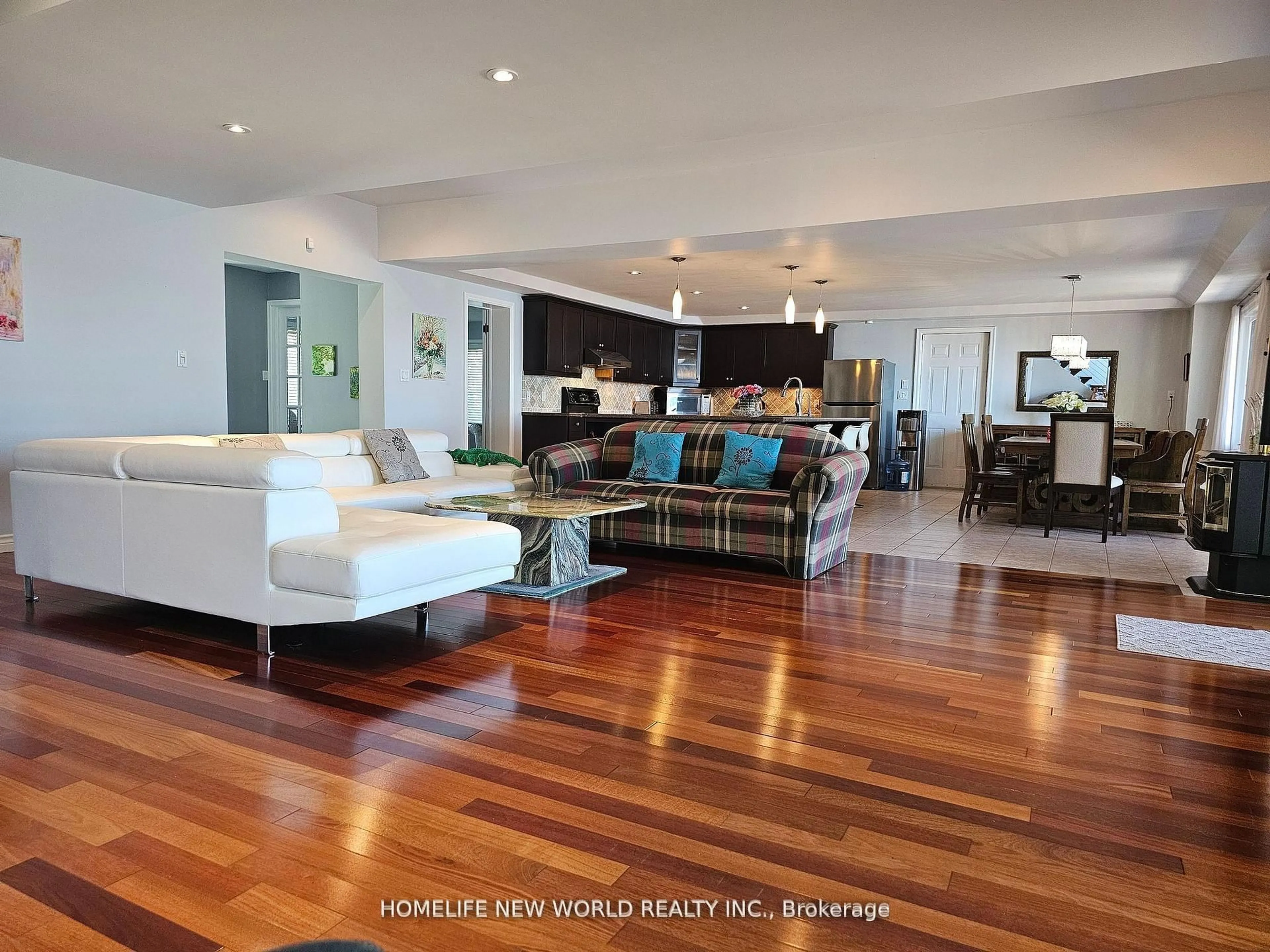 Living room with furniture, wood/laminate floor for 20 Potts Lane, Scugog Ontario L0B 1E0