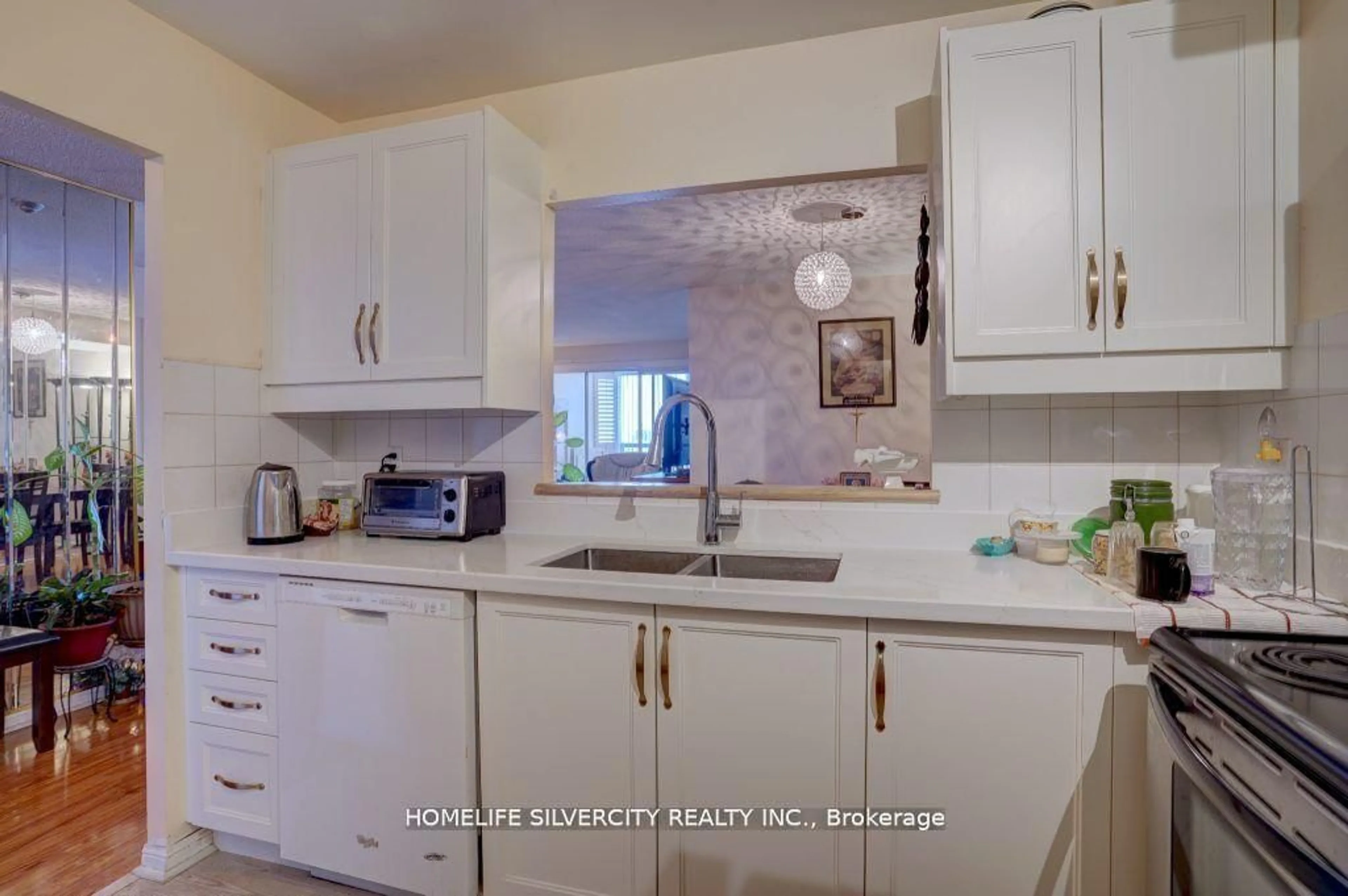 Standard kitchen, ceramic/tile floor for 88 Corporate Dr #1617, Toronto Ontario M1H 3G6