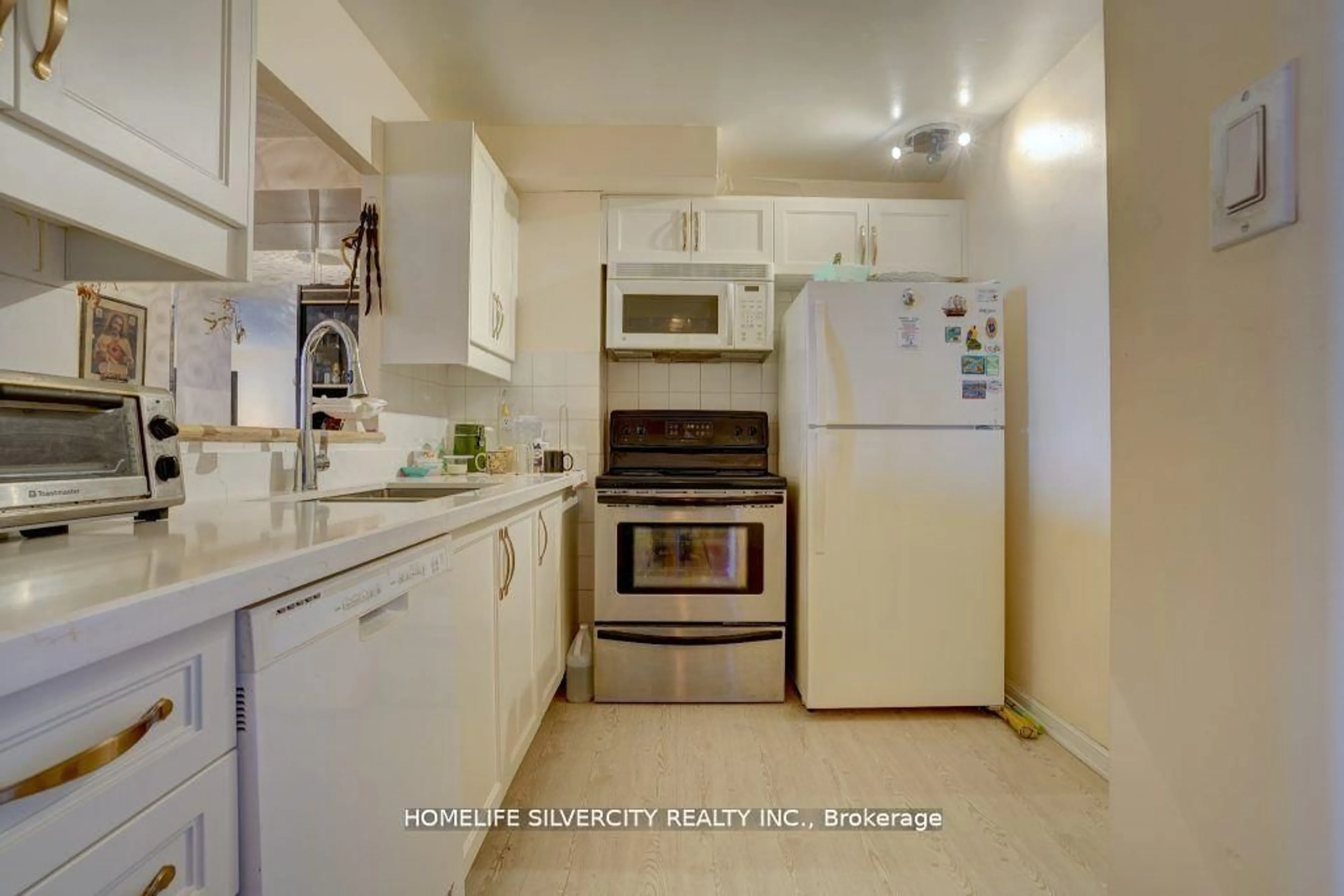 Standard kitchen, ceramic/tile floor for 88 Corporate Dr #1617, Toronto Ontario M1H 3G6