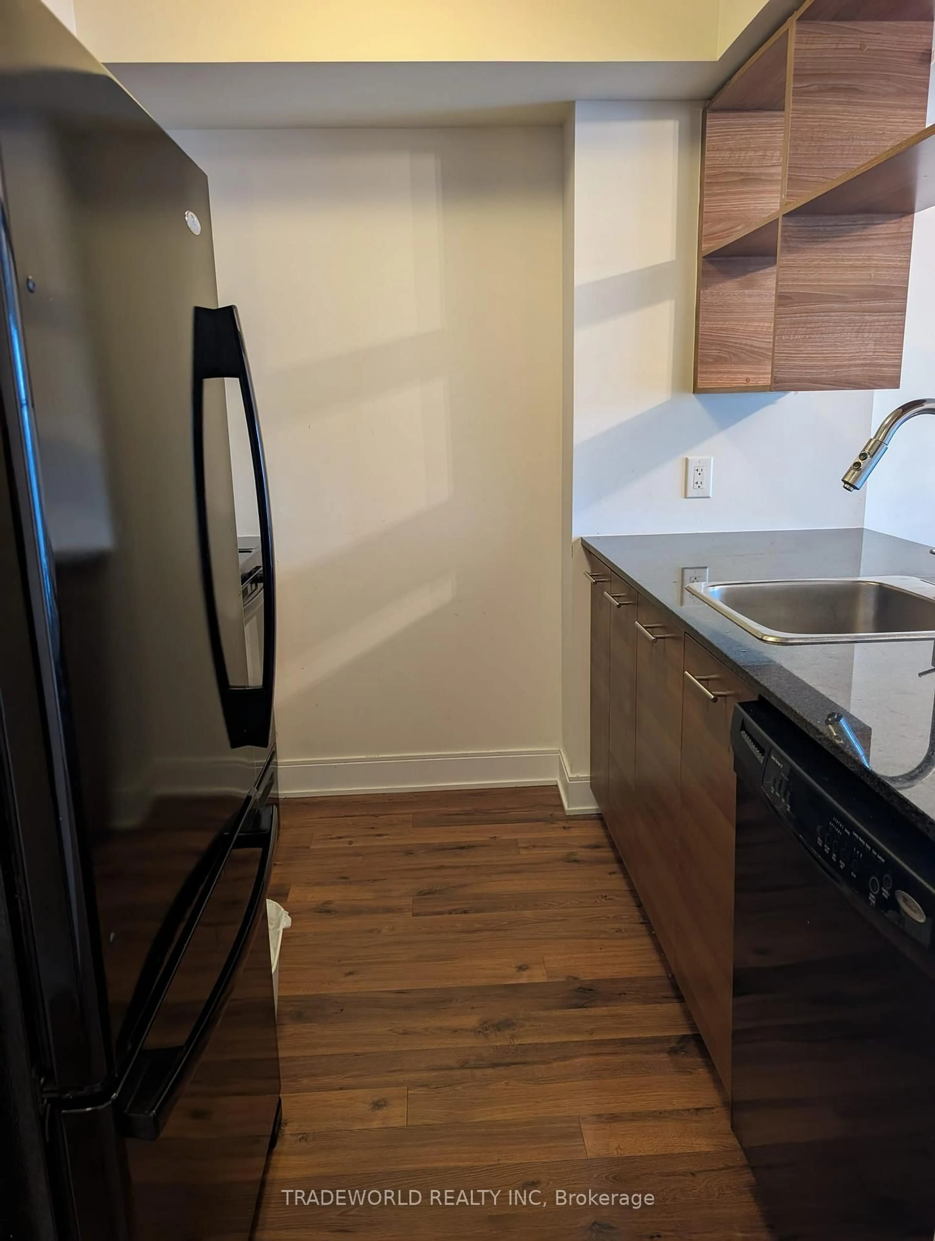 Standard kitchen, unknown for 135 Village Green Sq #1622, Toronto Ontario M1S 0G4