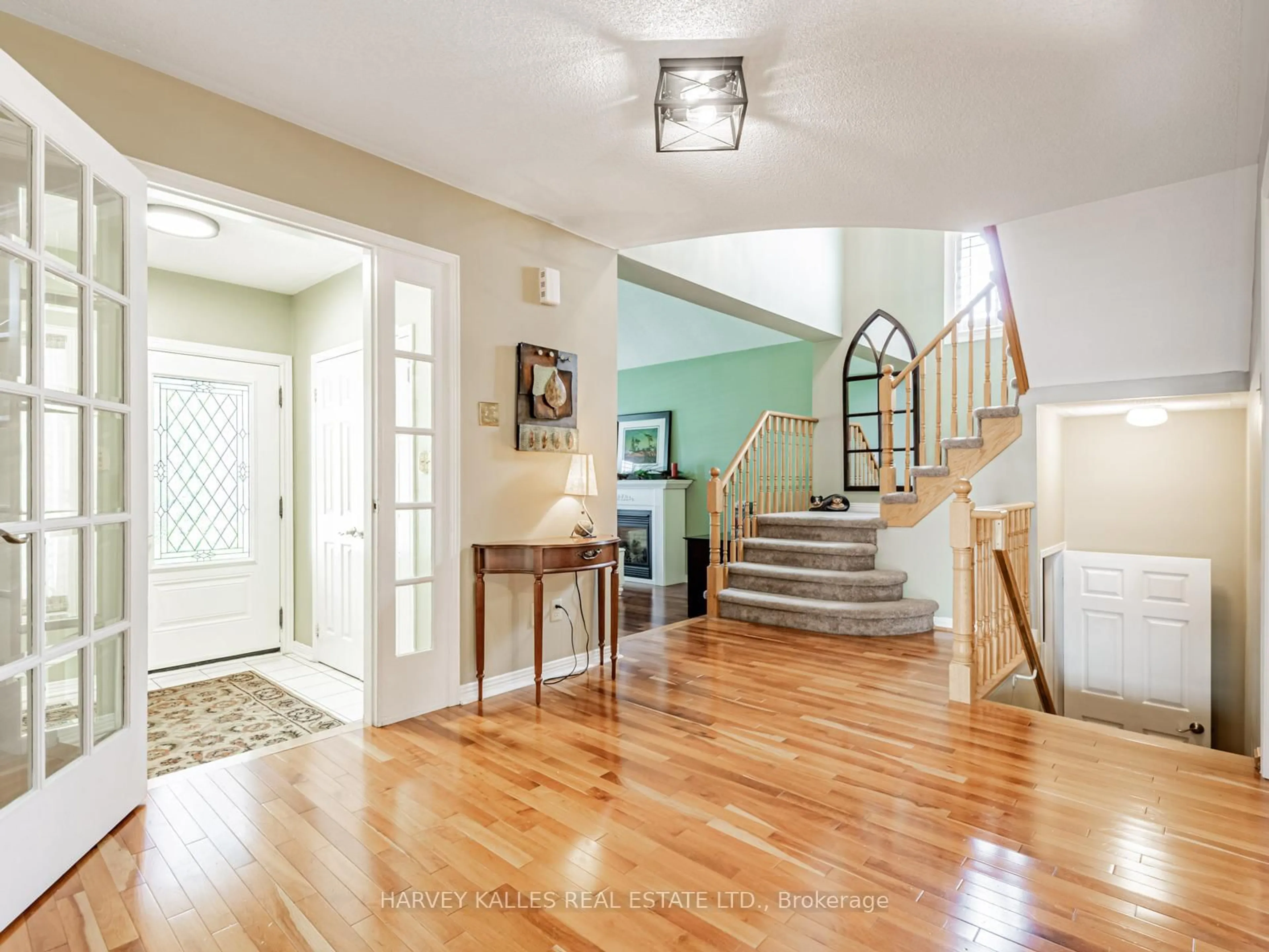 Indoor entryway for 49 Rothean Dr, Whitby Ontario L1P 1L5