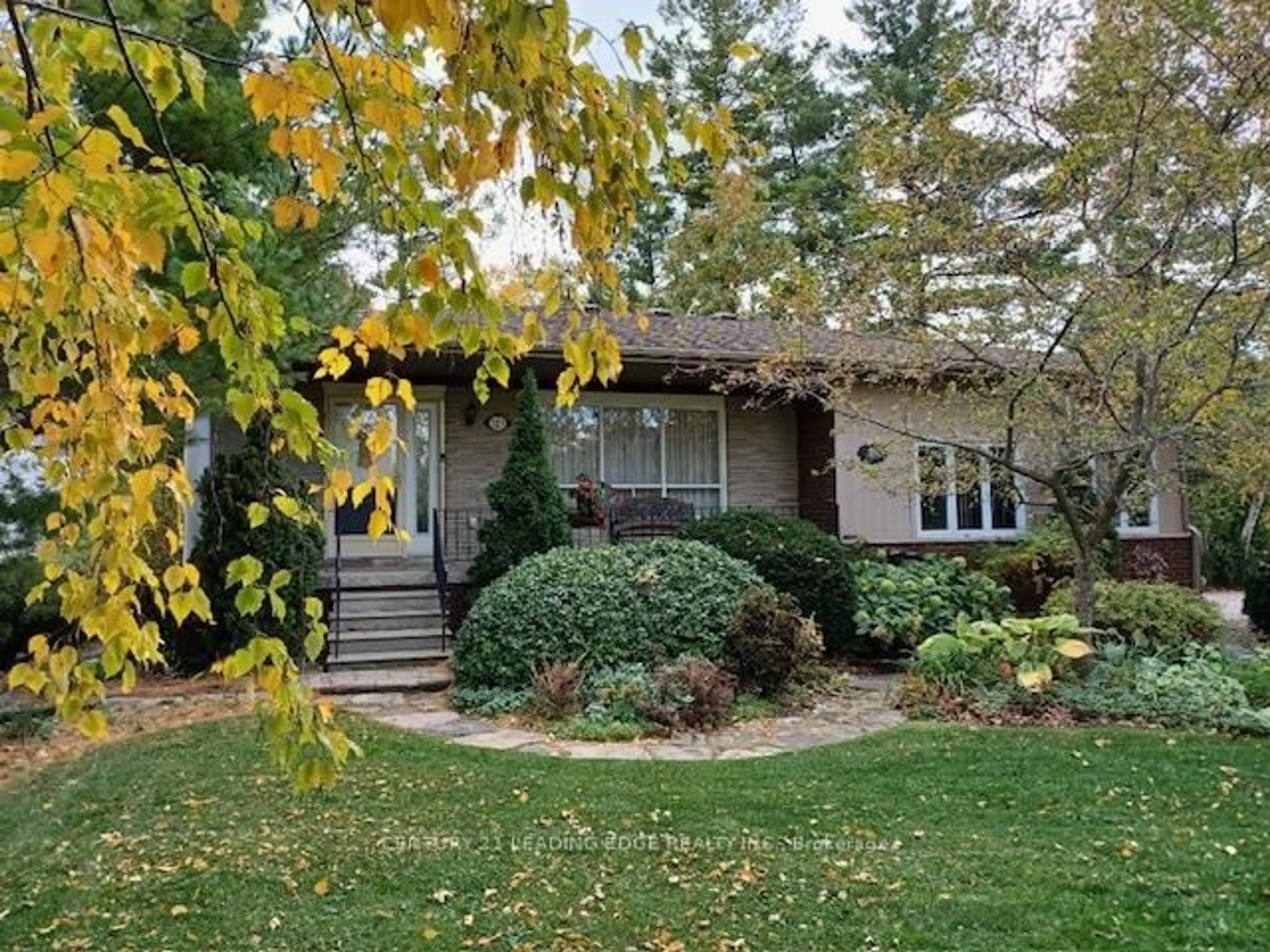 Unknown for 121 Twyn Rivers Dr, Pickering Ontario L1V 6L1