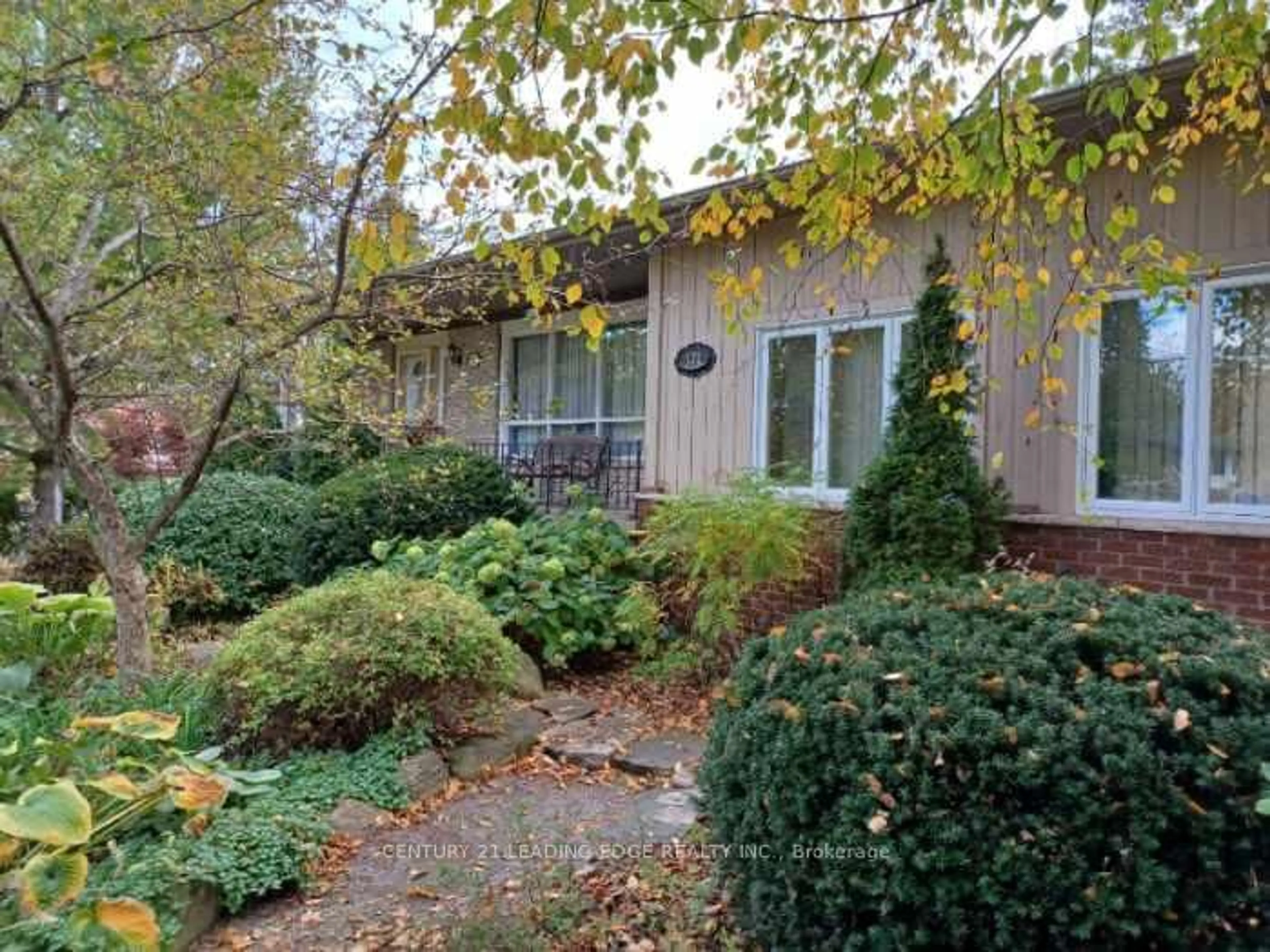 Unknown for 121 Twyn Rivers Dr, Pickering Ontario L1V 6L1