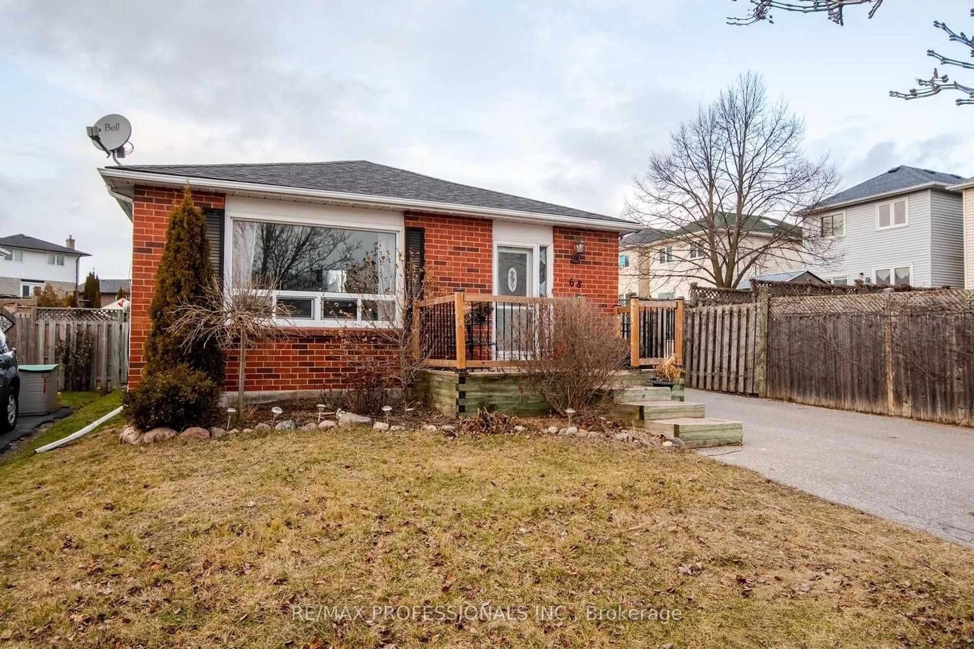 Home with brick exterior material, street for 68 Overbank Dr, Oshawa Ontario L1J 7Y8