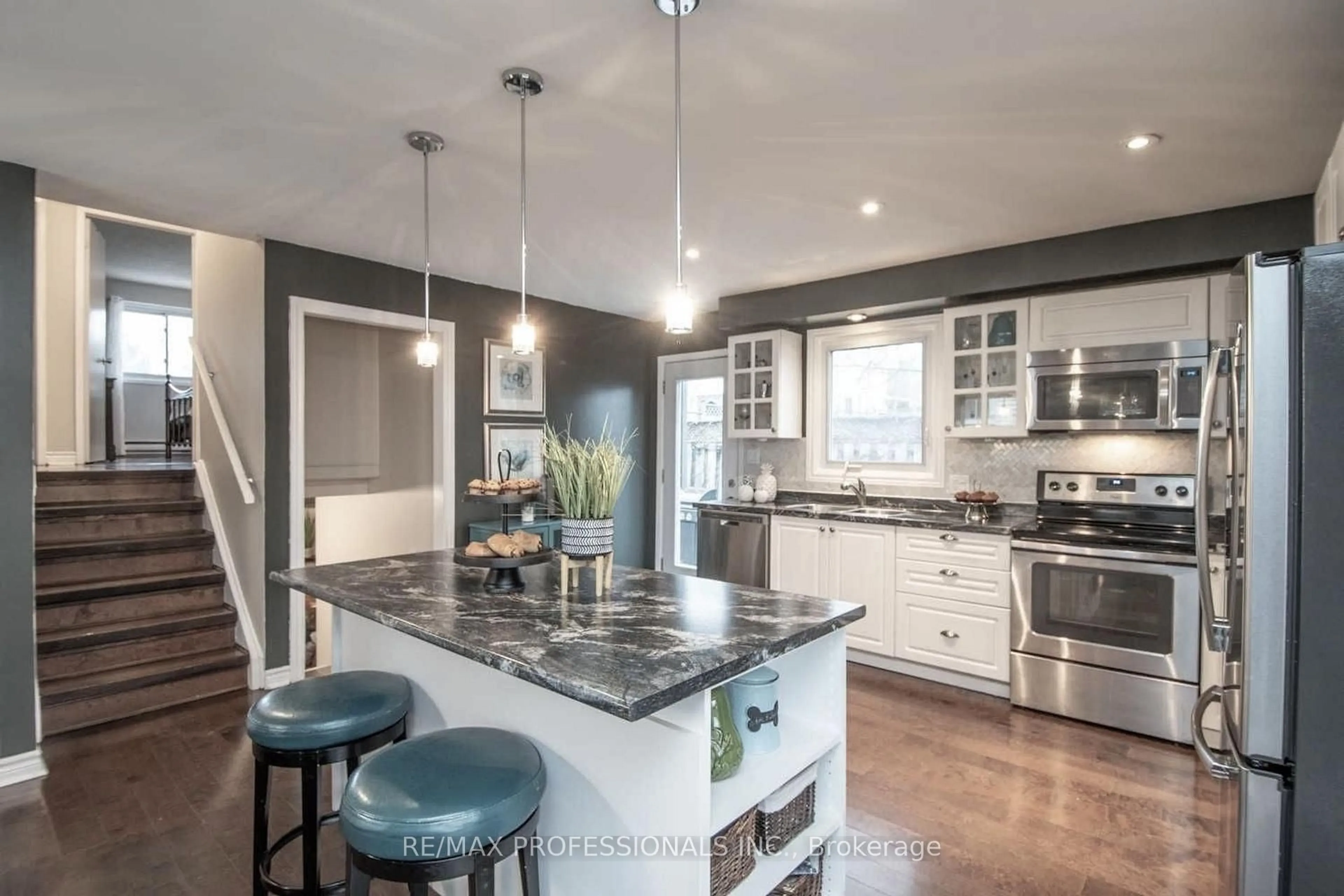 Open concept kitchen, unknown for 68 Overbank Dr, Oshawa Ontario L1J 7Y8