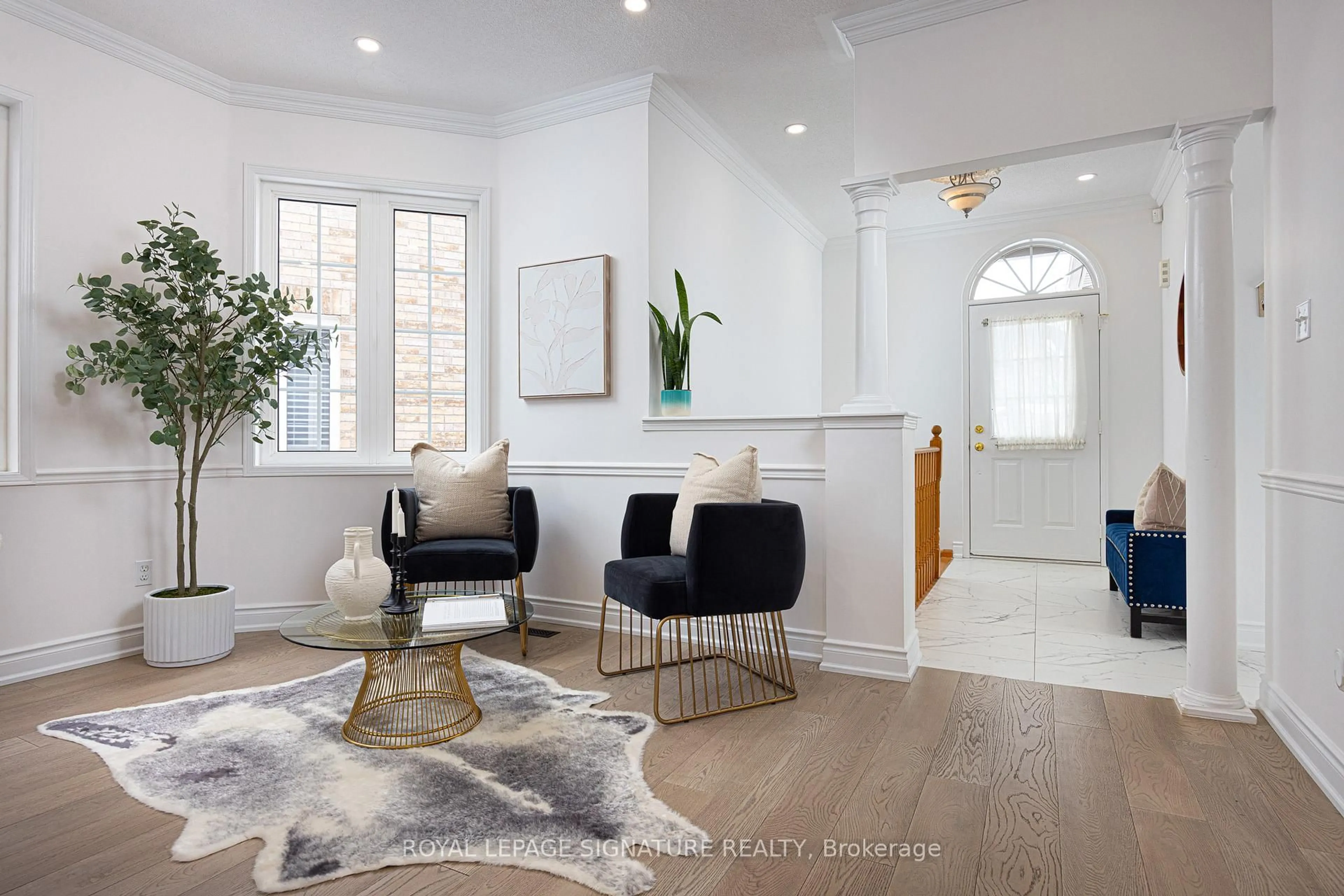 Living room with furniture, unknown for 328 Maple View Crt, Pickering Ontario L1X 2X3