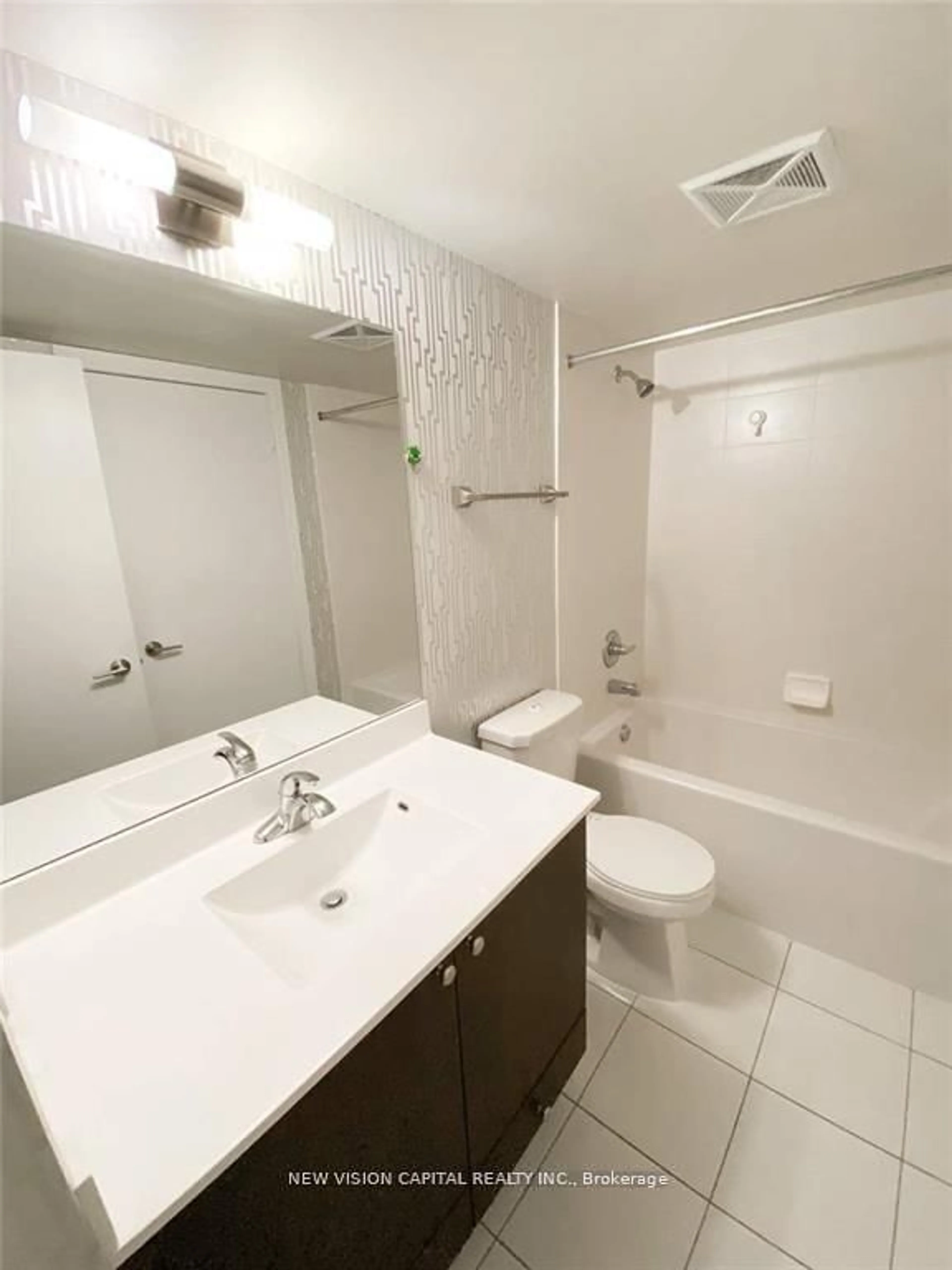 Standard bathroom, unknown for 151 Village Green Sq #508, Toronto Ontario M1S 0K5