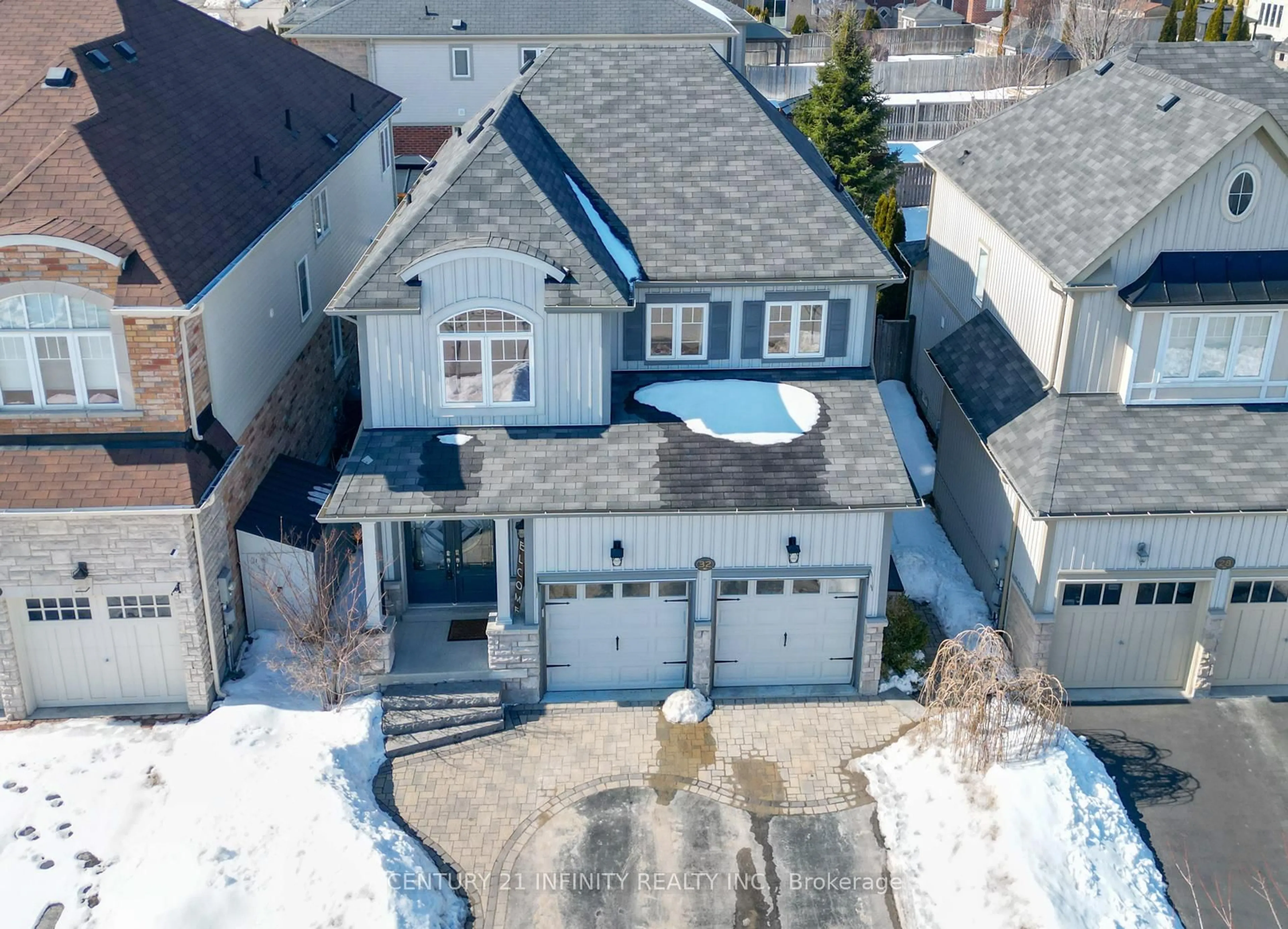 A pic from outside/outdoor area/front of a property/back of a property/a pic from drone, street for 32 Buxton Lane, Clarington Ontario L1C 0J5