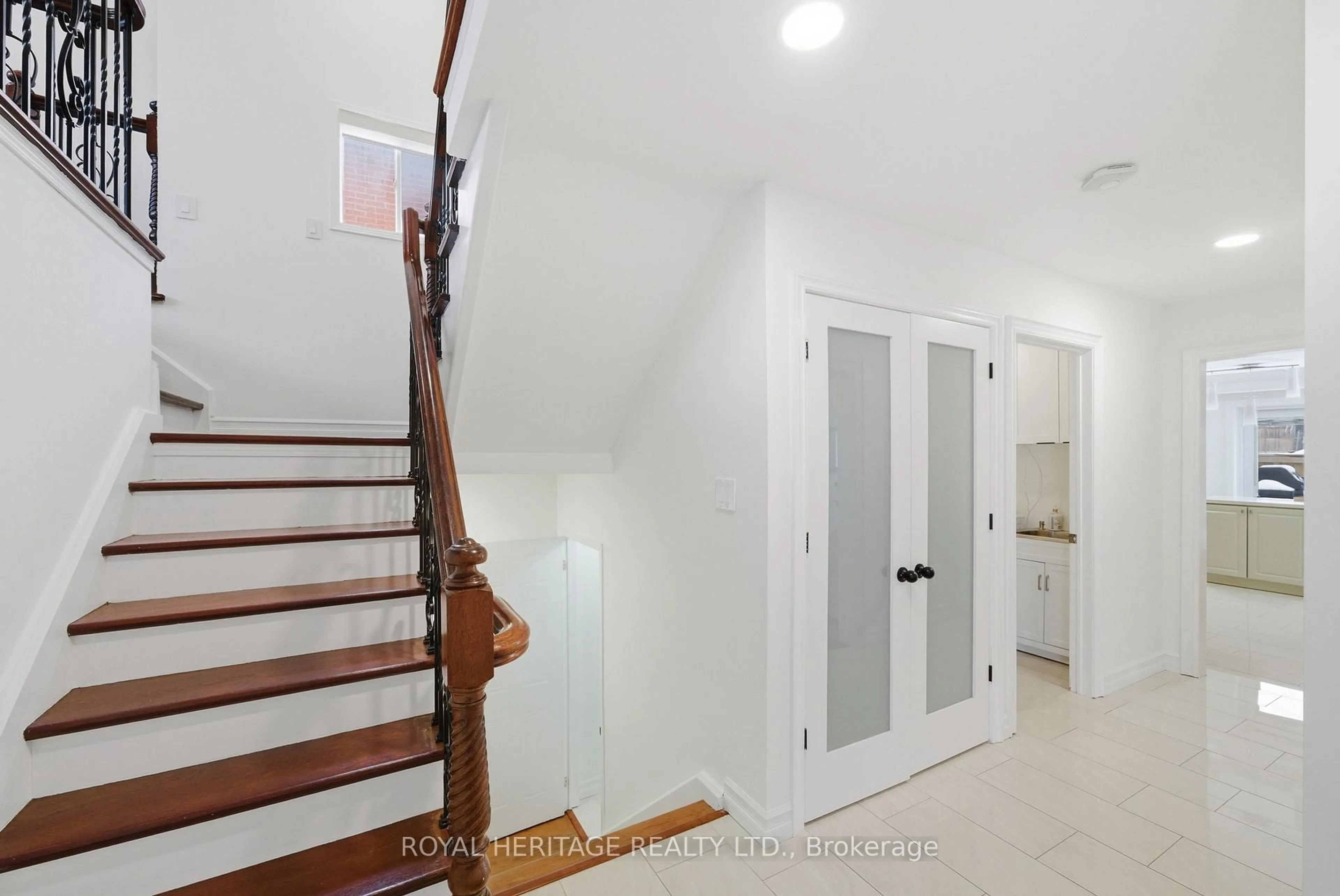 Unknown for 2201 Wildwood Cres, Pickering Ontario L1X 2R6