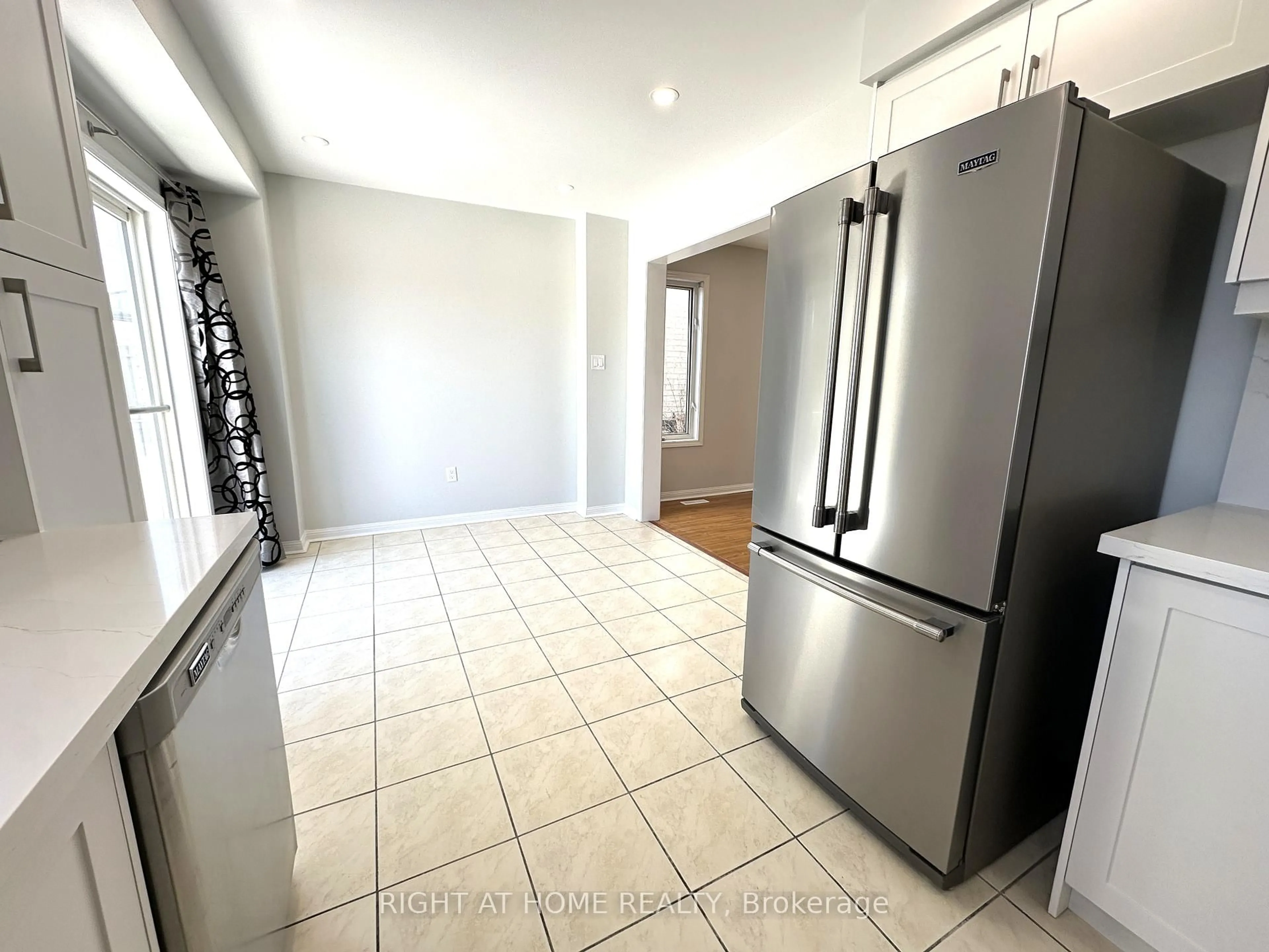 Unknown for 56 Longueuil Pl, Whitby Ontario L1R 3H1