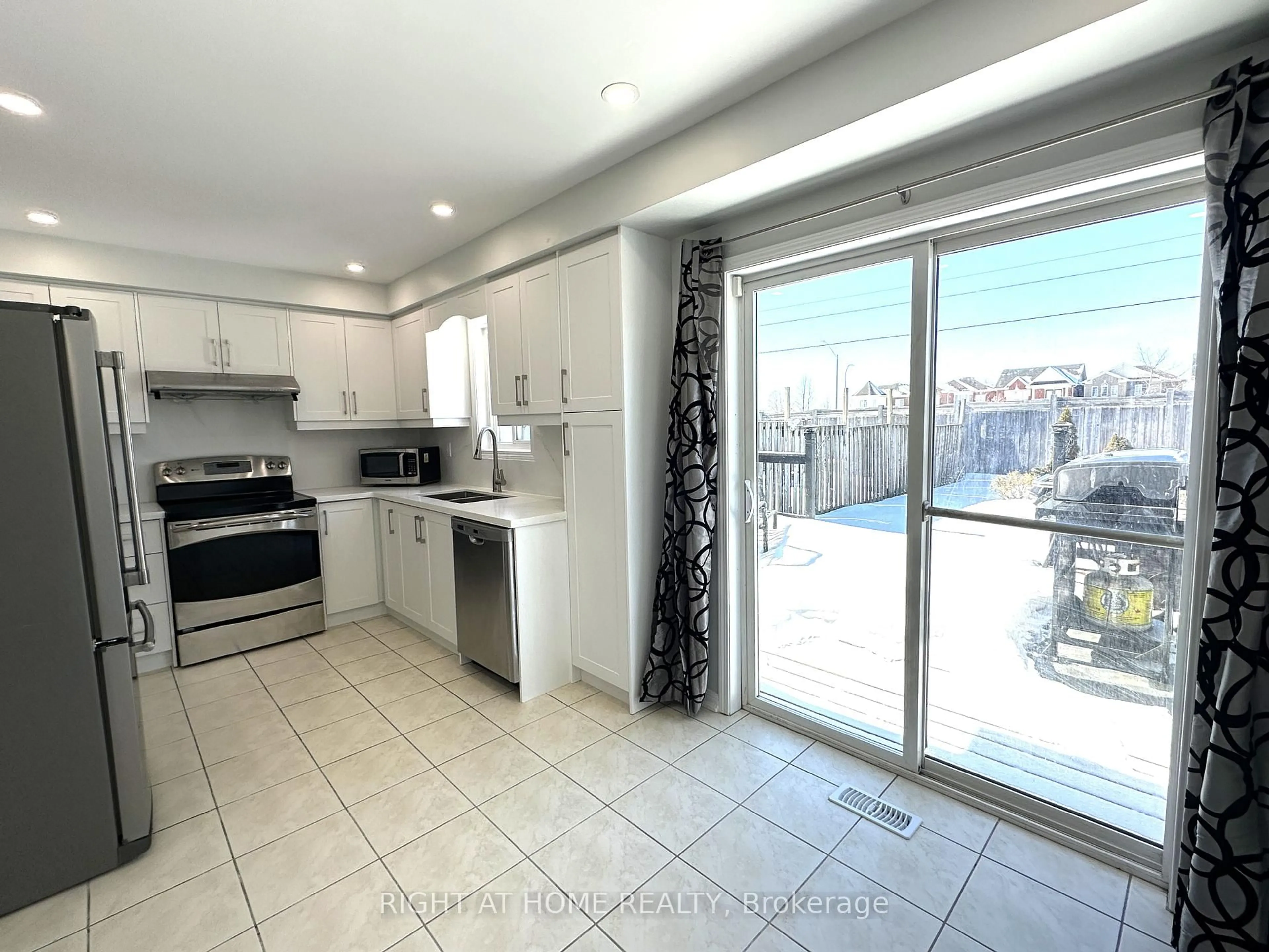Open concept kitchen, ceramic/tile floor for 56 Longueuil Pl, Whitby Ontario L1R 3H1