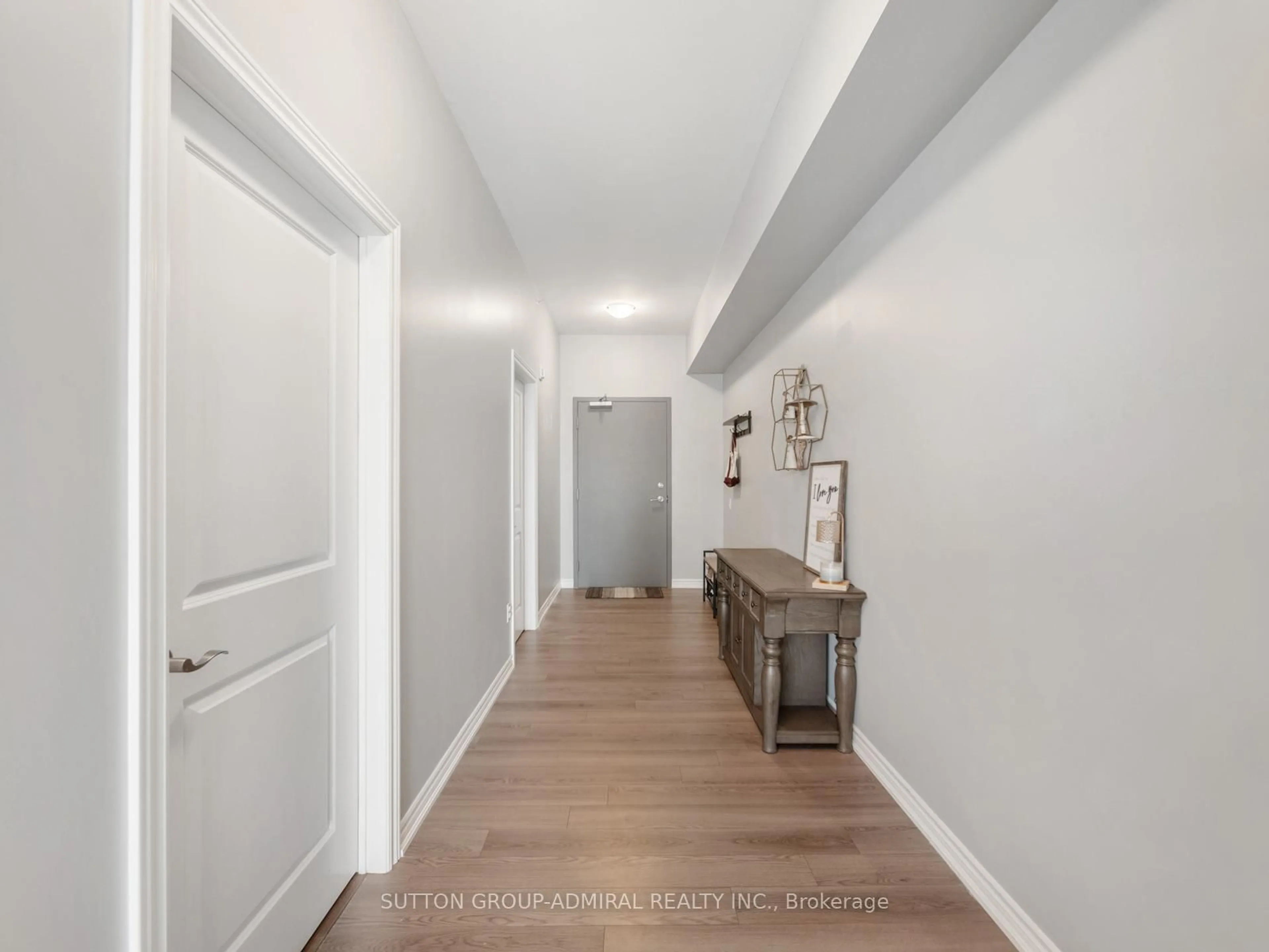 Indoor entryway for 109 King Ave #301, Clarington Ontario L1B 0V5