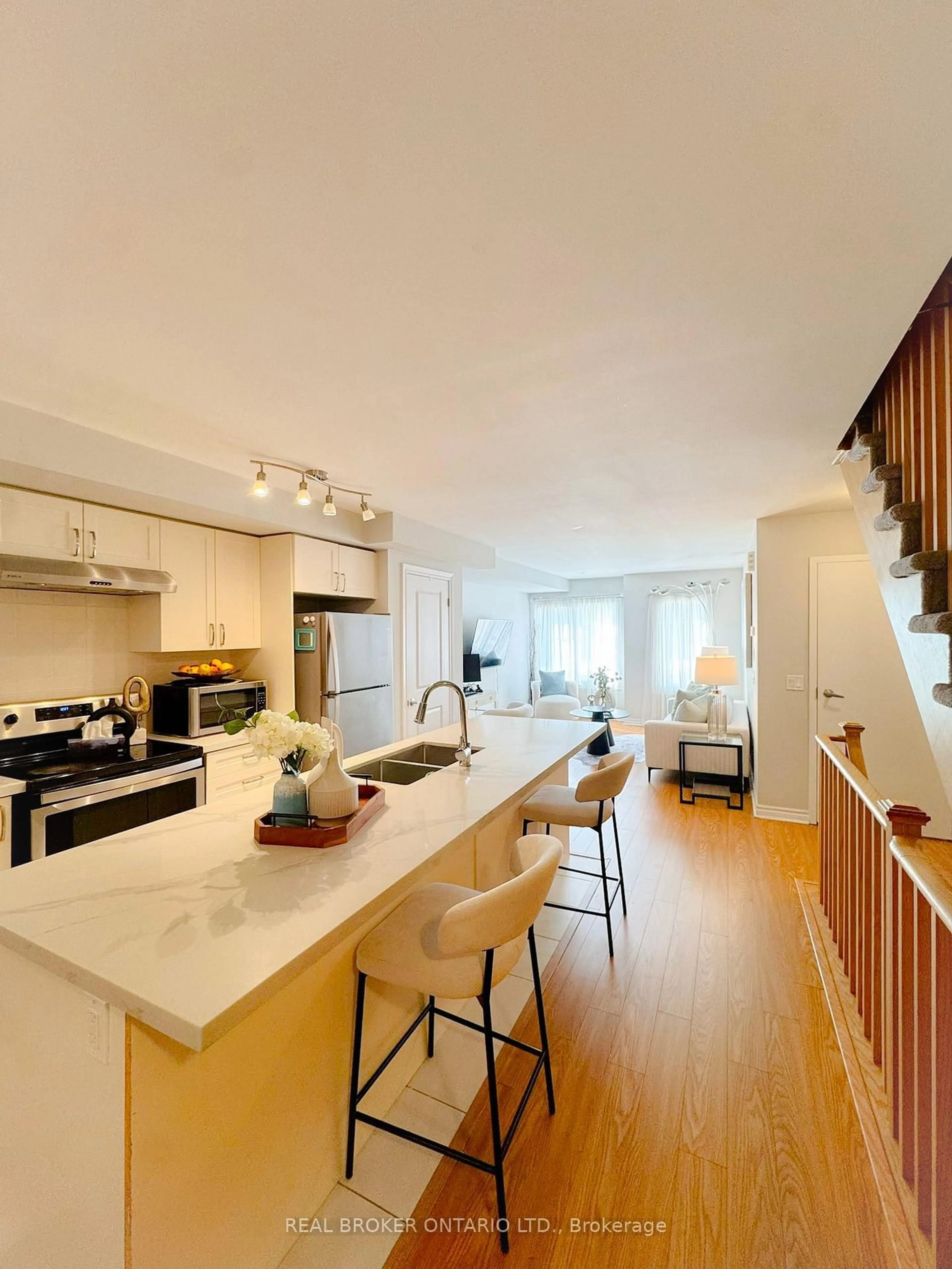 Open concept kitchen, unknown for 2500 Hill Rise Crt #124, Oshawa Ontario L1L 0M6