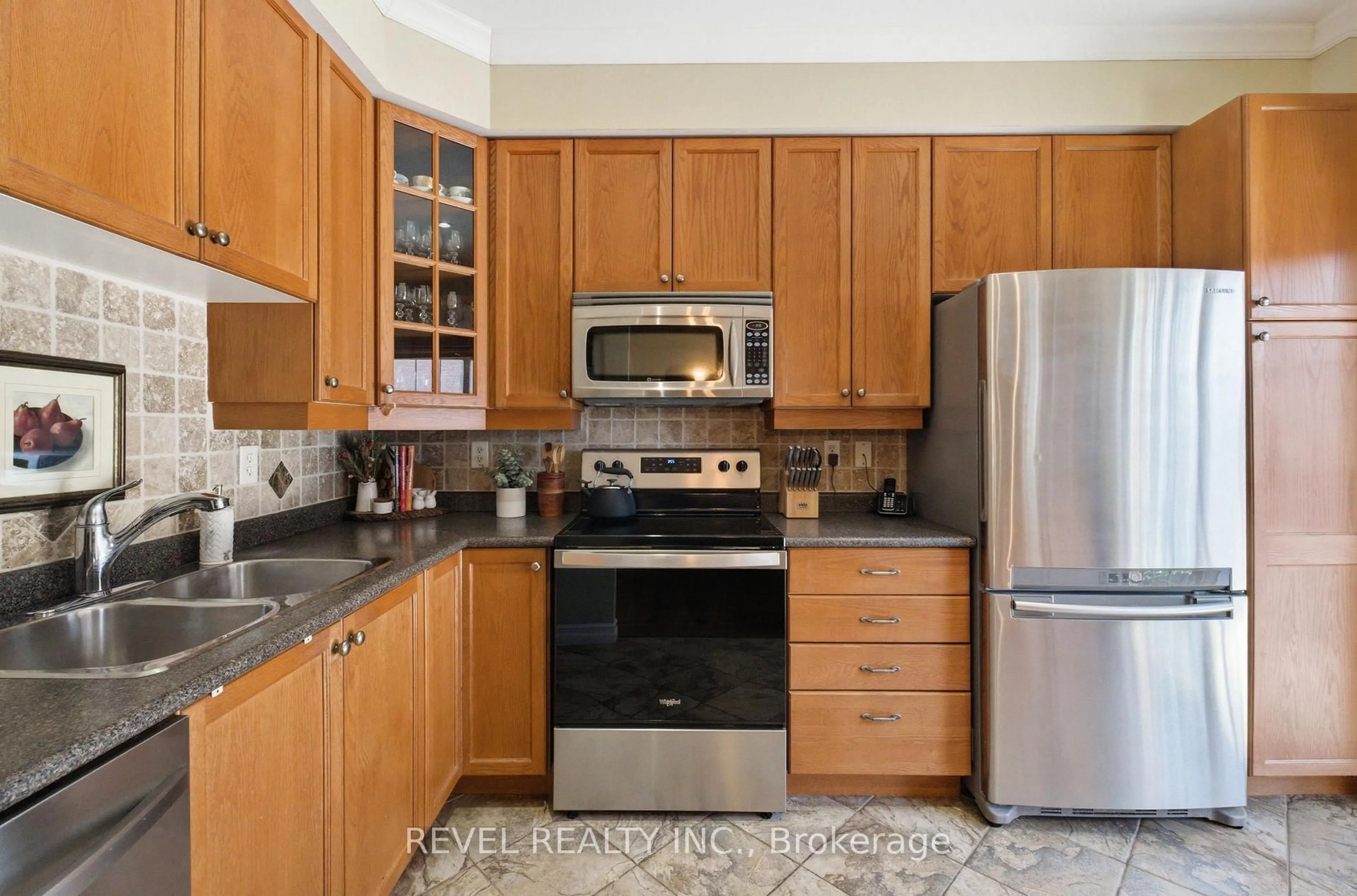 Standard kitchen, unknown for 3 Dreamcrest Crt, Whitby Ontario L1R 3P4