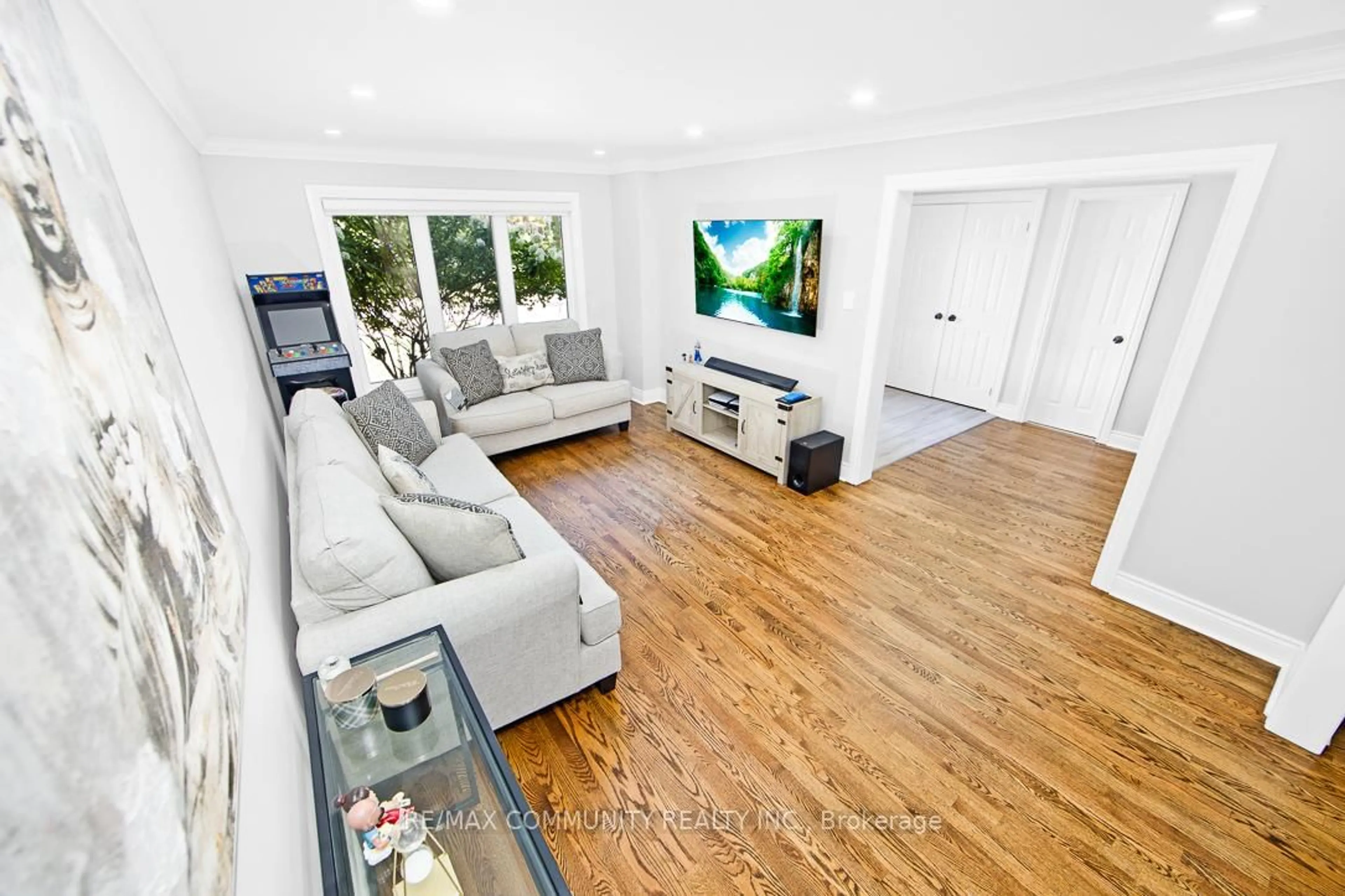 Living room with furniture, unknown for 18 Winter Crt, Whitby Ontario L1N 8Y2