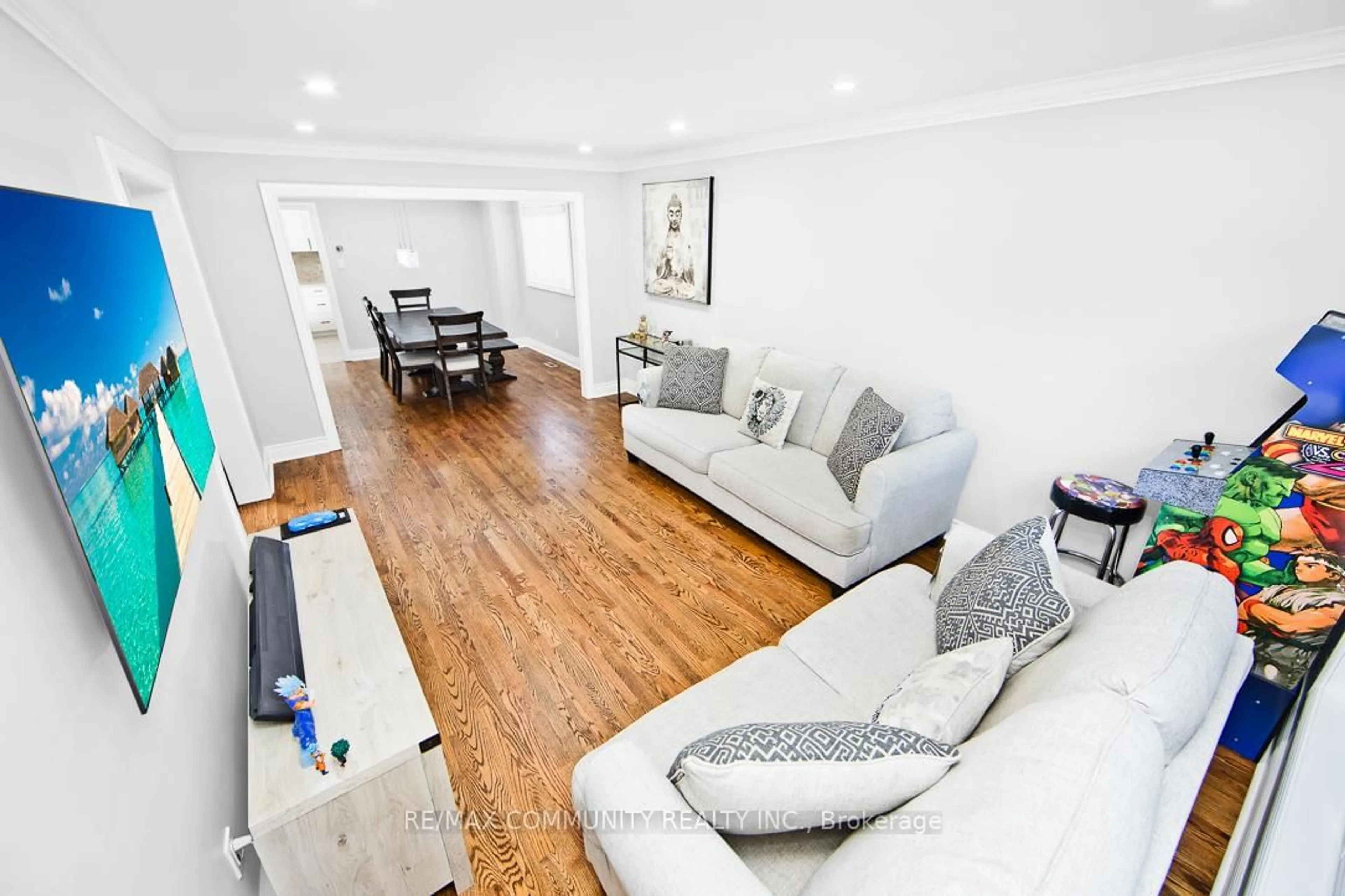 Living room with furniture, unknown for 18 Winter Crt, Whitby Ontario L1N 8Y2