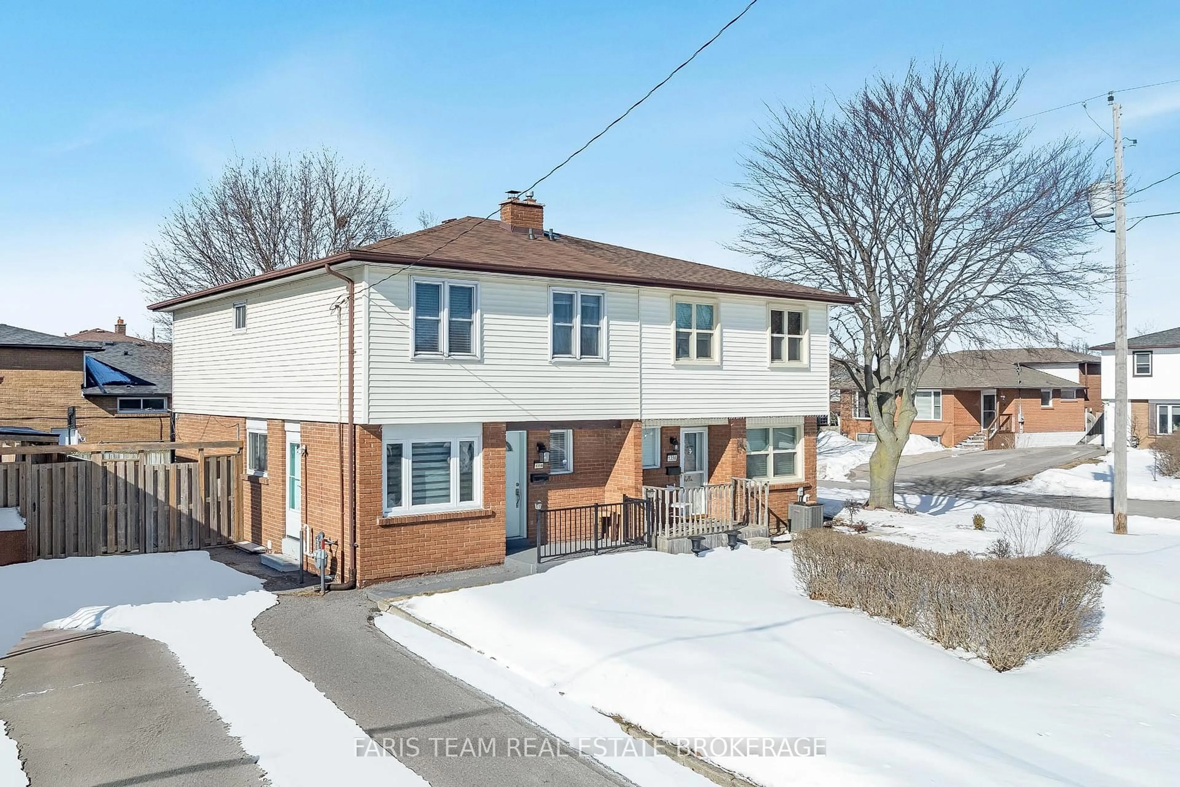 A pic from outside/outdoor area/front of a property/back of a property/a pic from drone, street for 1358 Tremblay St, Oshawa Ontario L1J 3X5