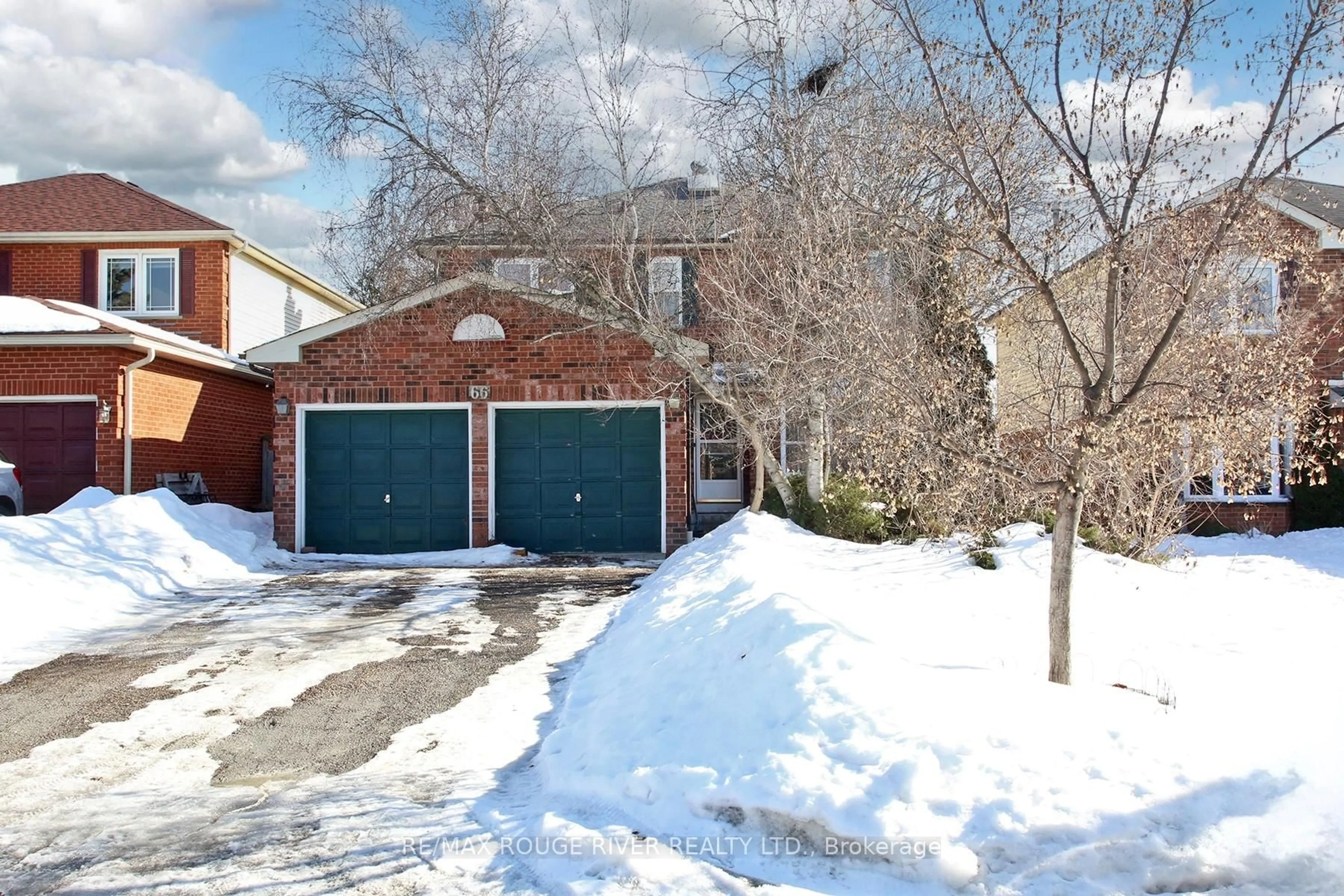 A pic from outside/outdoor area/front of a property/back of a property/a pic from drone, street for 66 Jamieson Cres, Whitby Ontario L1R 1V1