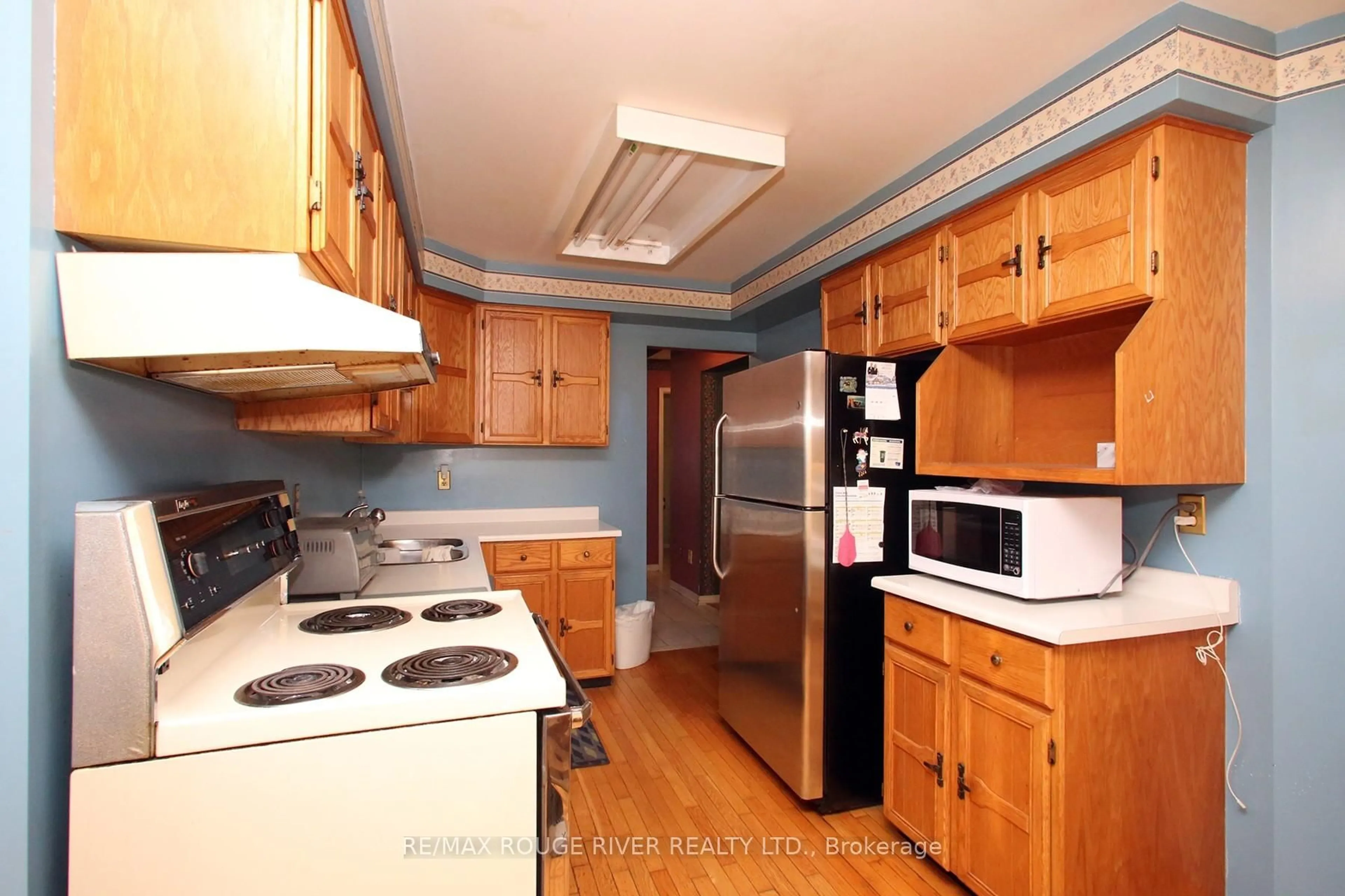 Standard kitchen, wood/laminate floor for 66 Jamieson Cres, Whitby Ontario L1R 1V1