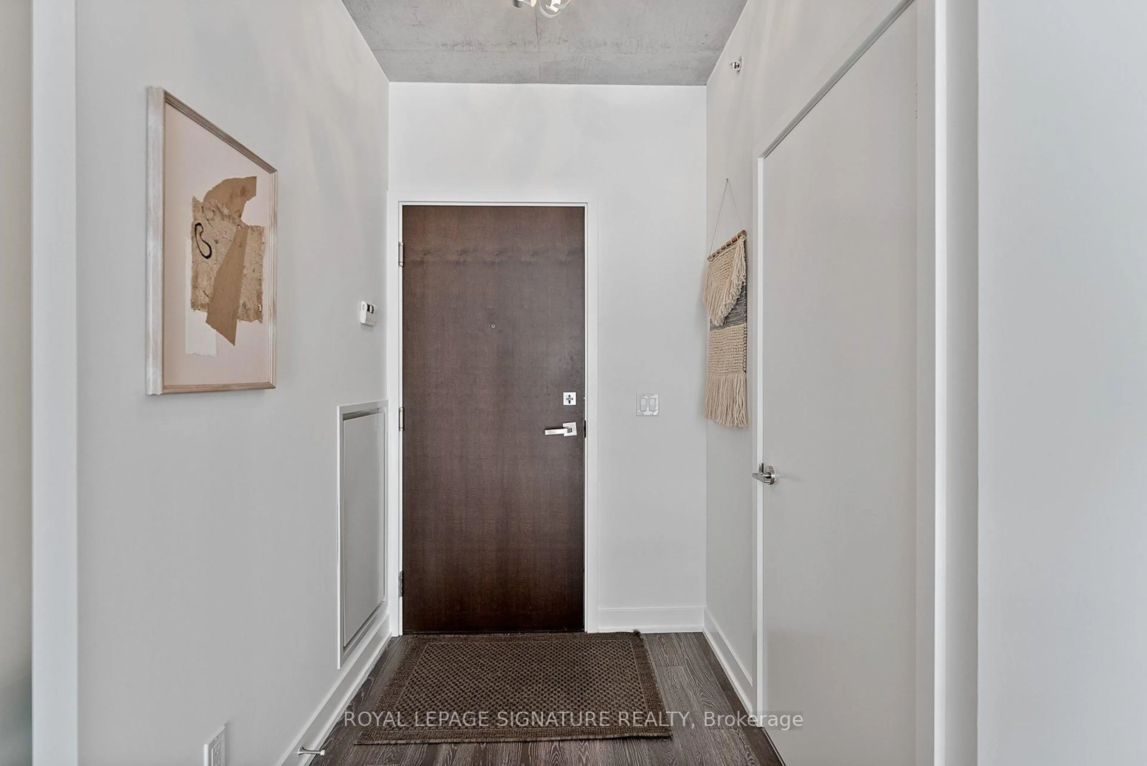 Indoor entryway for 1190 Dundas St #810, Toronto Ontario M4M 0C5
