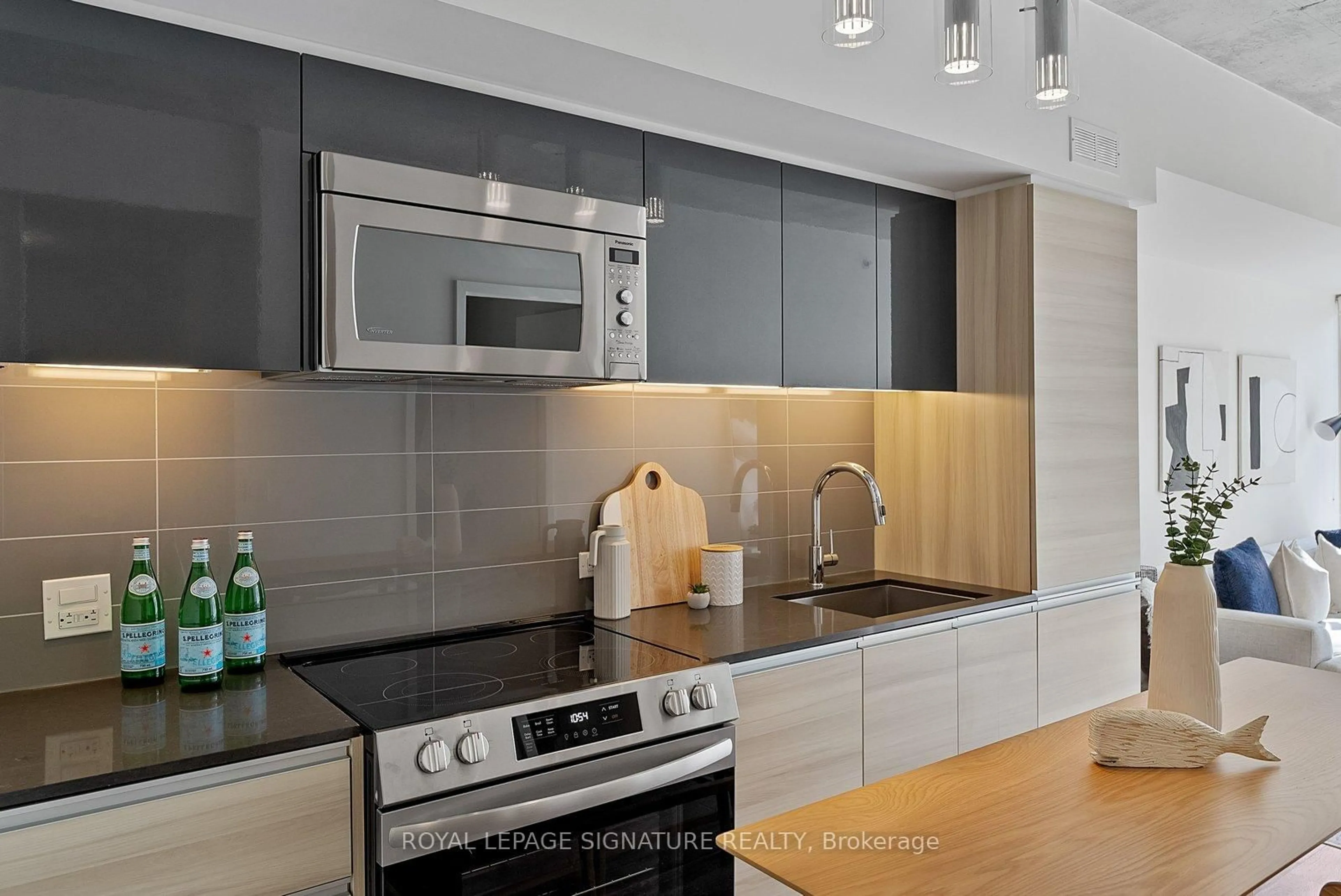 Contemporary kitchen, unknown for 1190 Dundas St #810, Toronto Ontario M4M 0C5