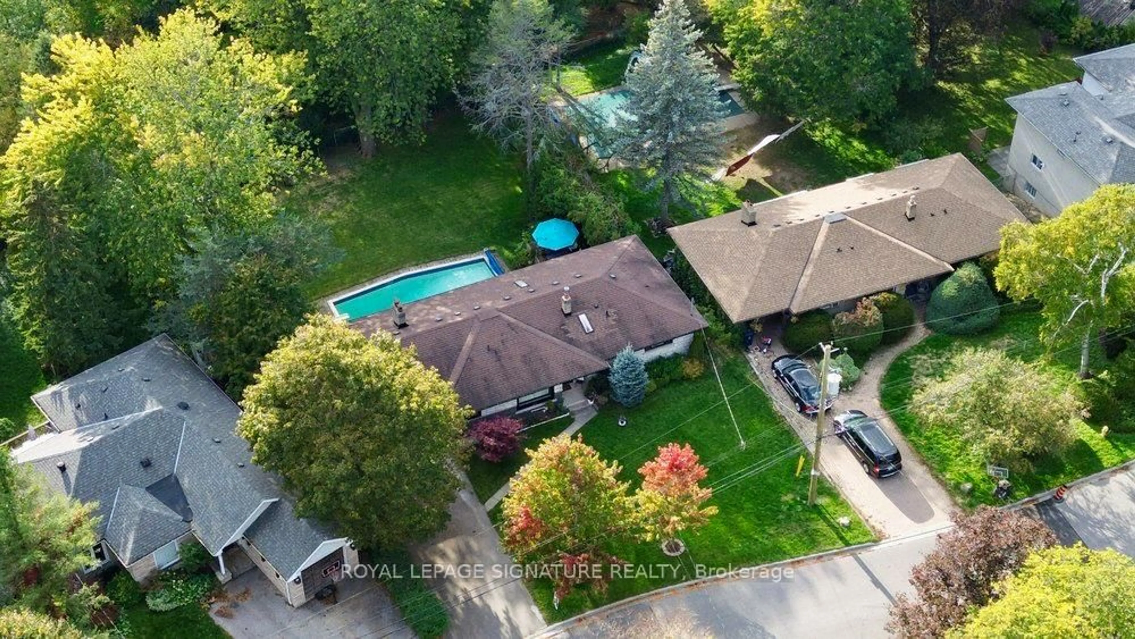 A pic from outside/outdoor area/front of a property/back of a property/a pic from drone, street for 23 Burnview Cres, Toronto Ontario M1H 1B4