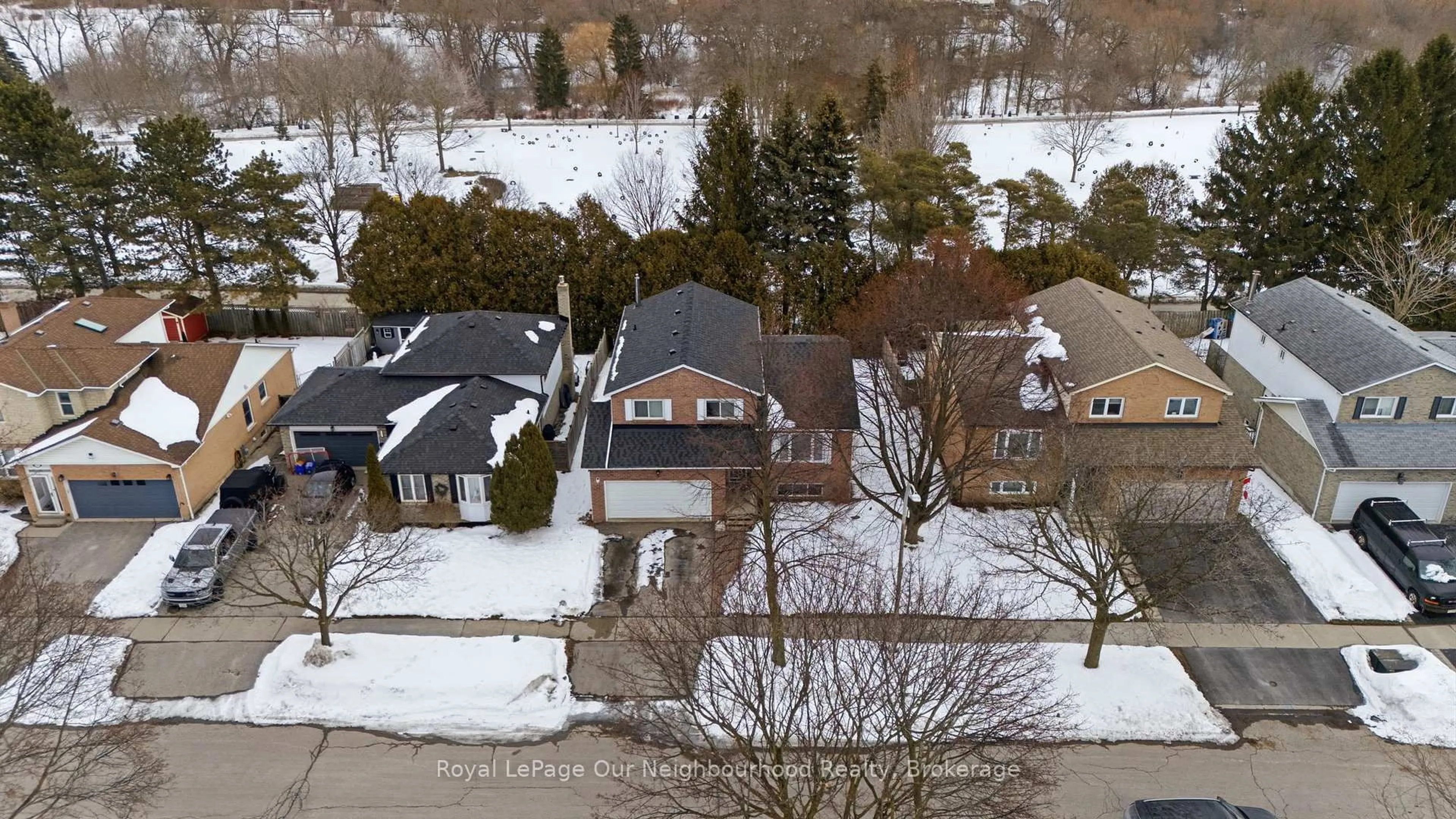 A pic from outside/outdoor area/front of a property/back of a property/a pic from drone, street for 109 Ardwick St, Whitby Ontario L1N 8A1