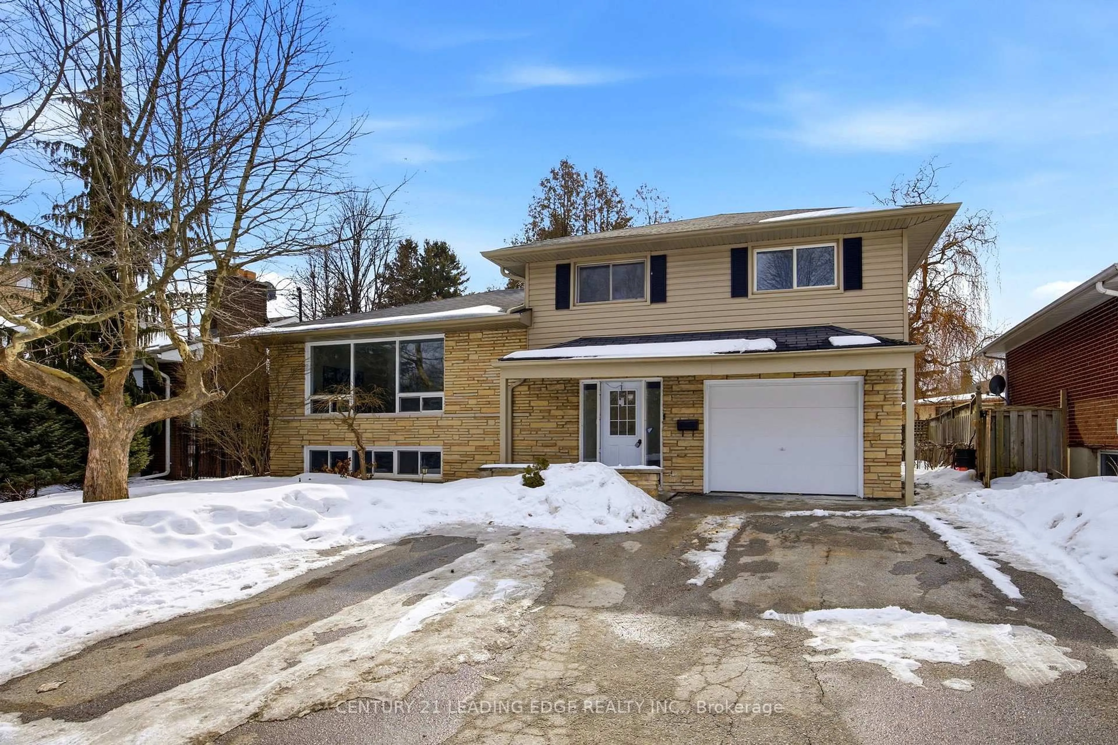 Home with brick exterior material, street for 532 Park Rd, Oshawa Ontario L1J 4M7