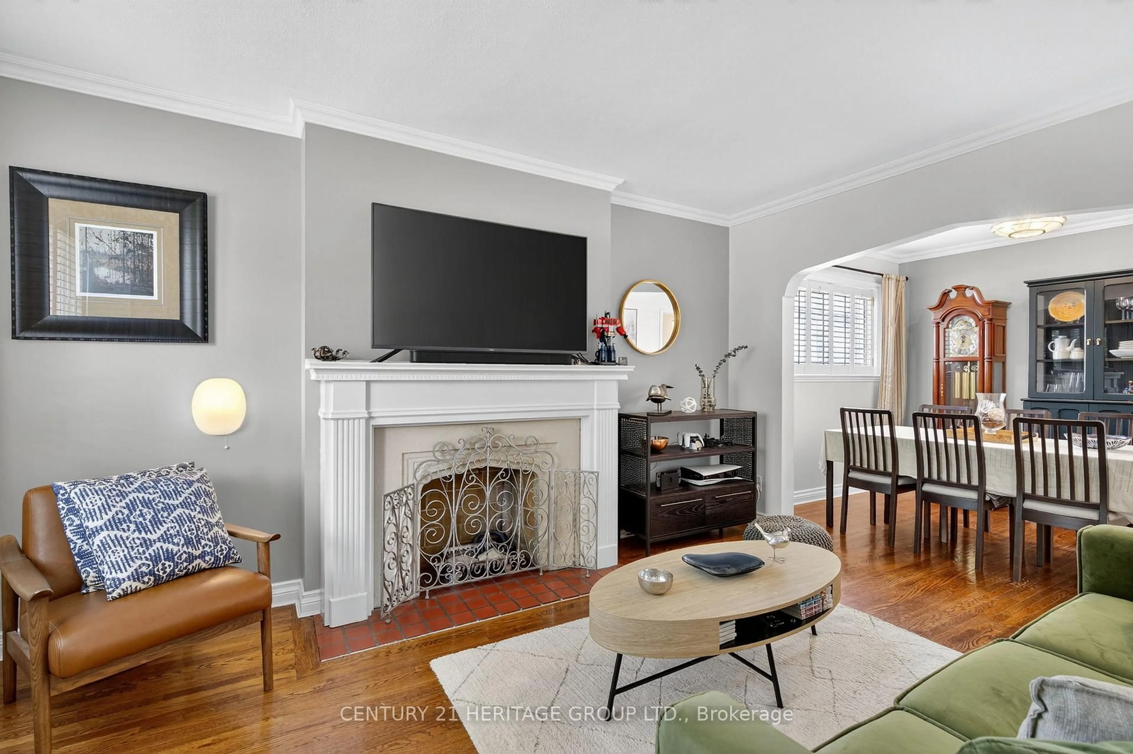 Living room with furniture, unknown for 1269 Broadview Ave, Toronto Ontario M4K 2T5